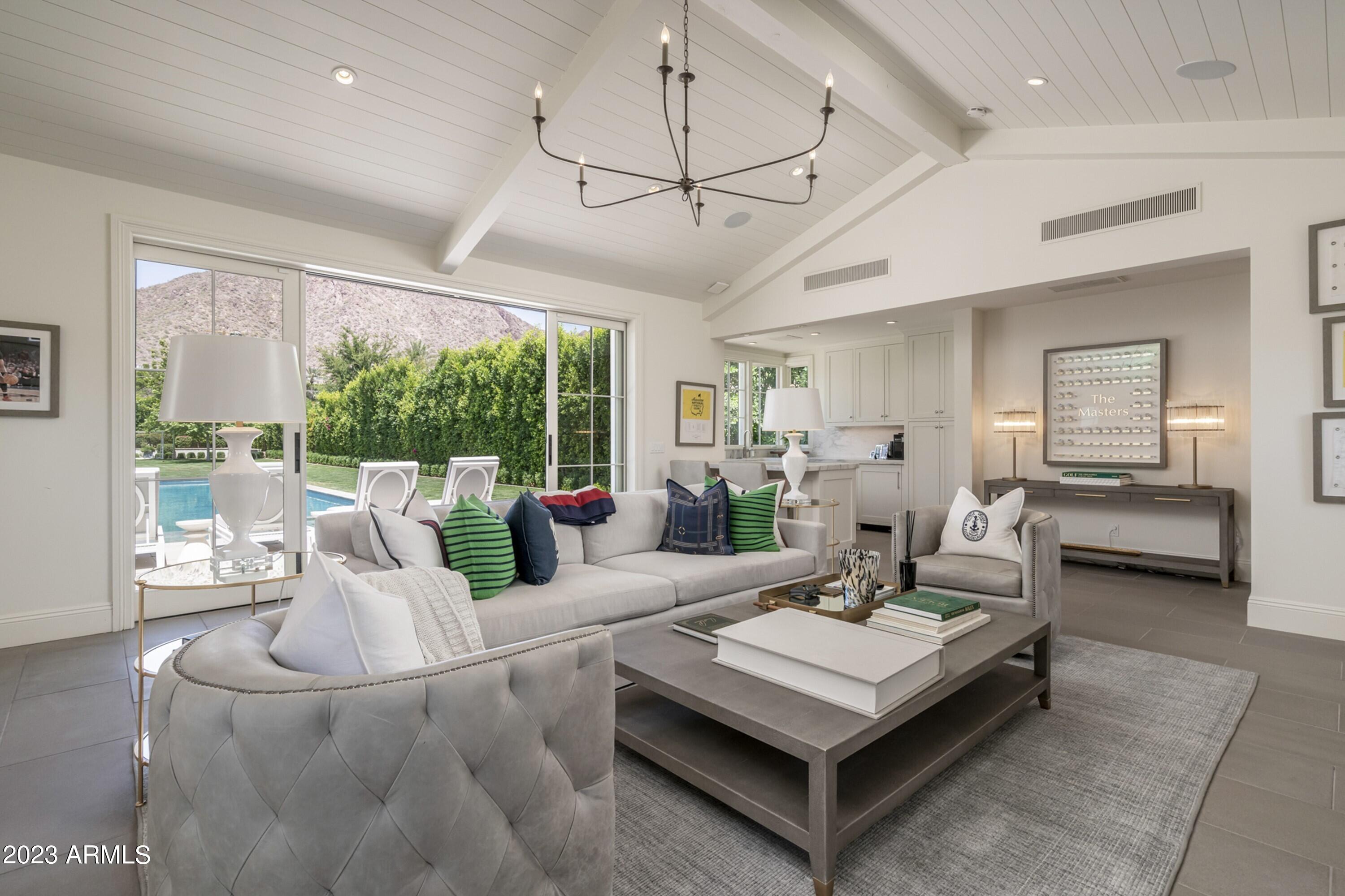 ROYAL PALM CIRCLE - Residential