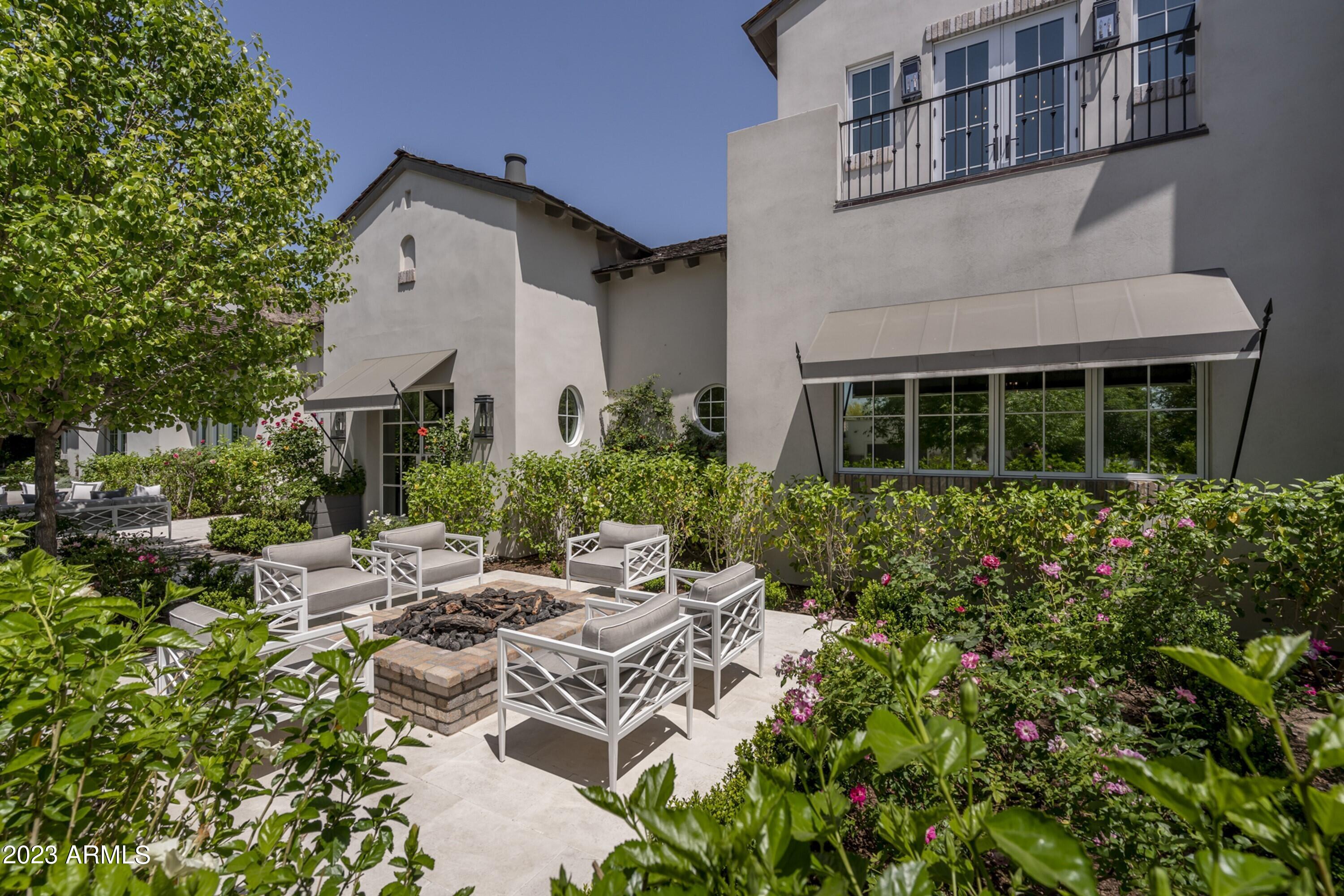 ROYAL PALM CIRCLE - Residential