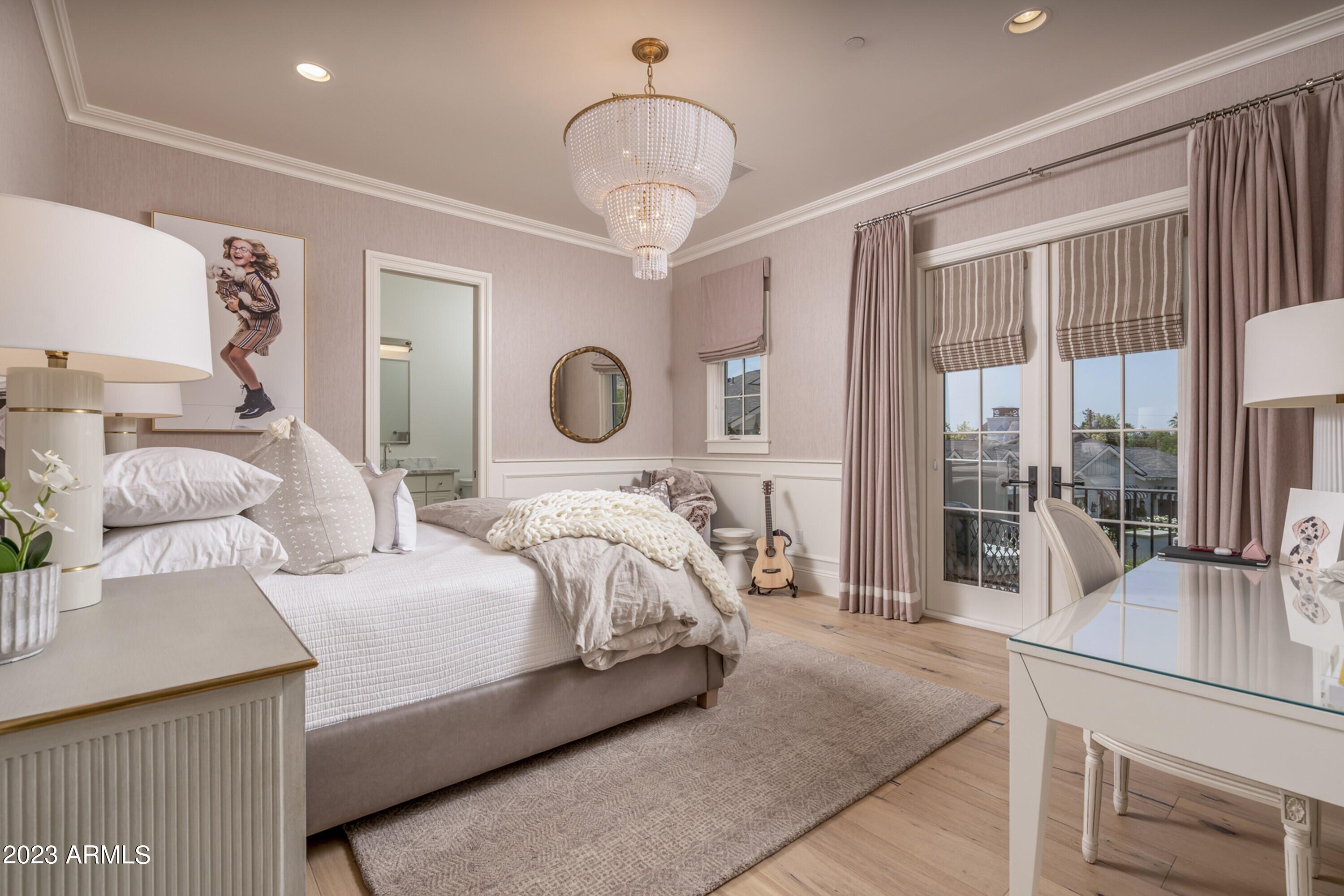ROYAL PALM CIRCLE - Residential