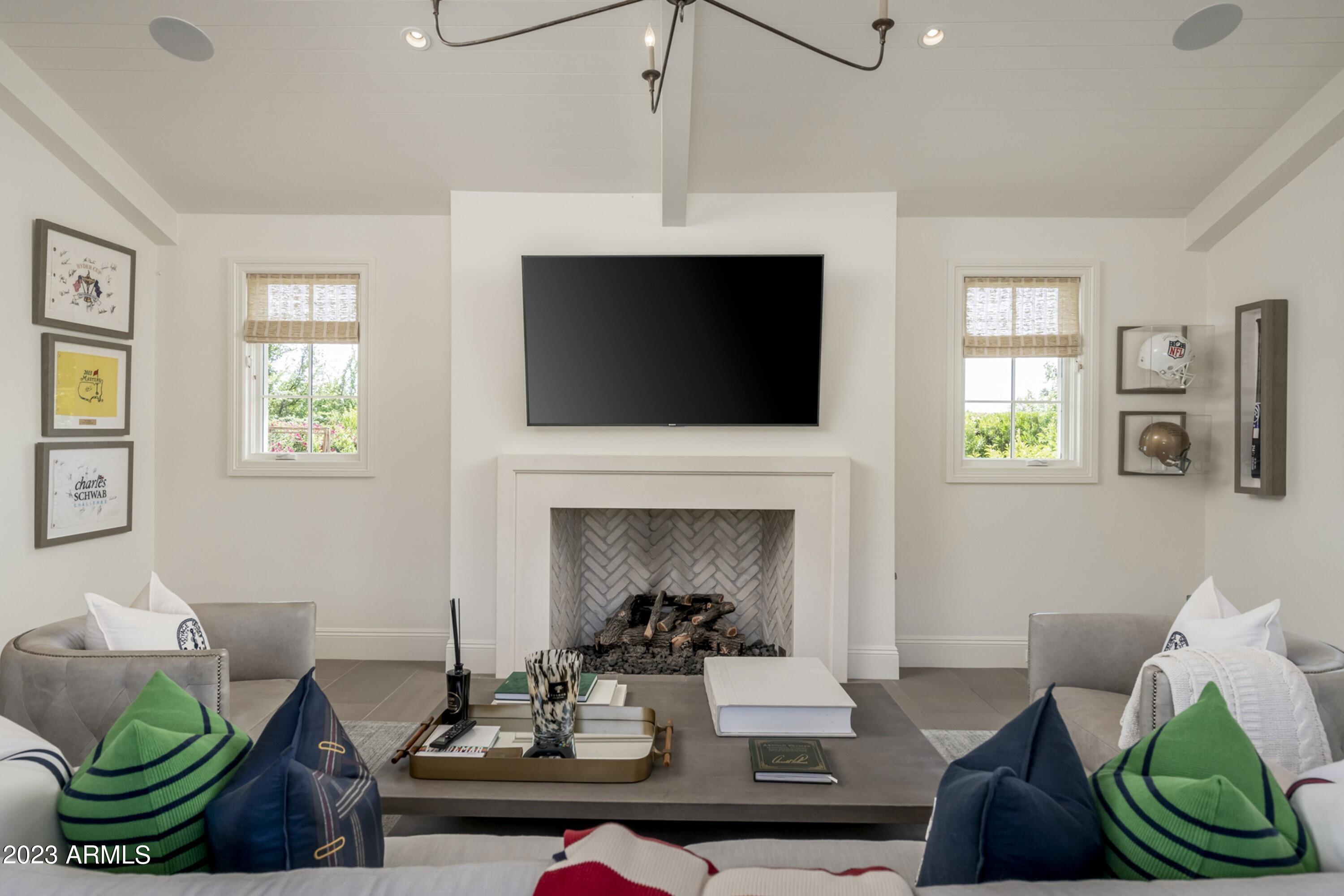 ROYAL PALM CIRCLE - Residential
