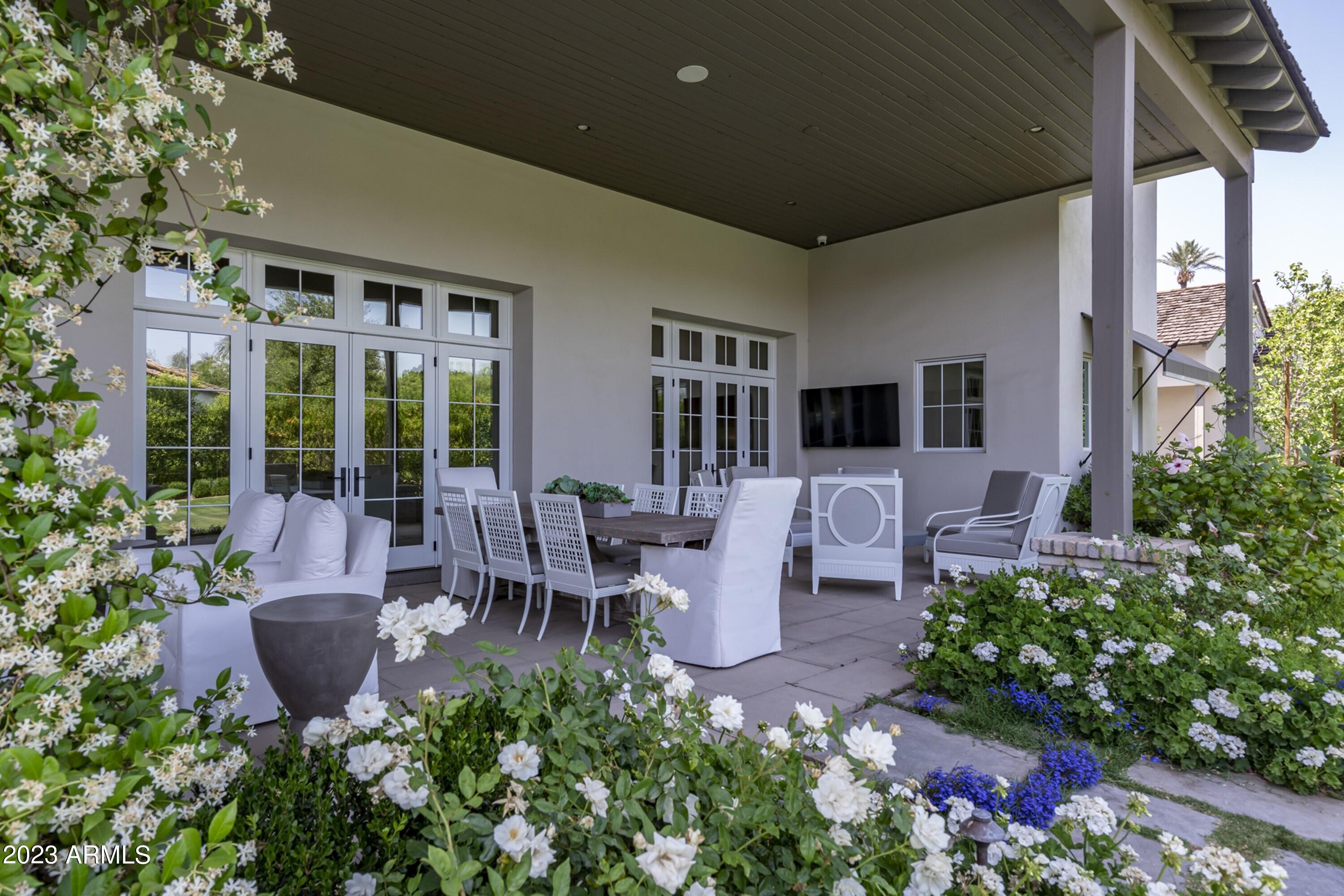 ROYAL PALM CIRCLE - Residential