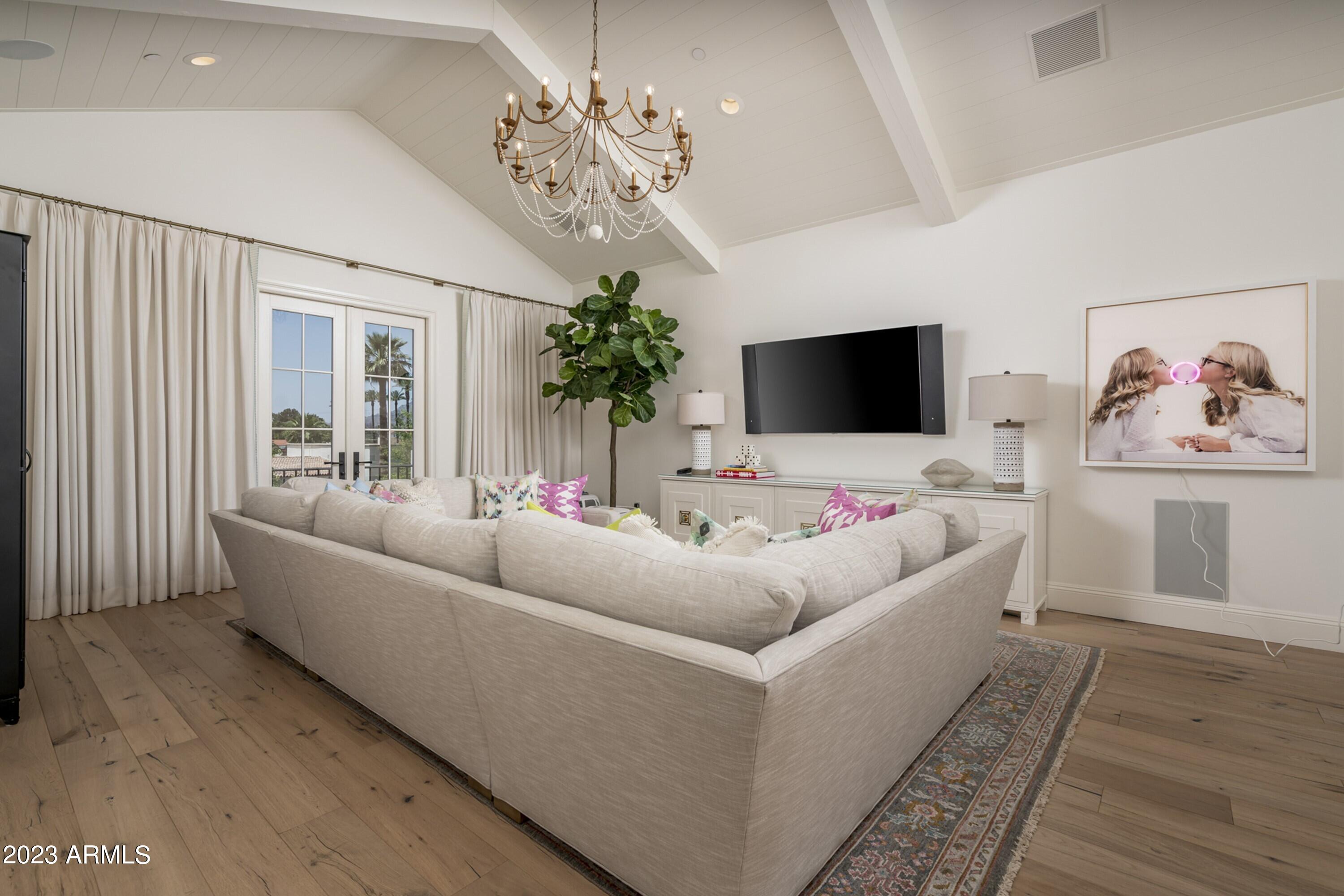 ROYAL PALM CIRCLE - Residential