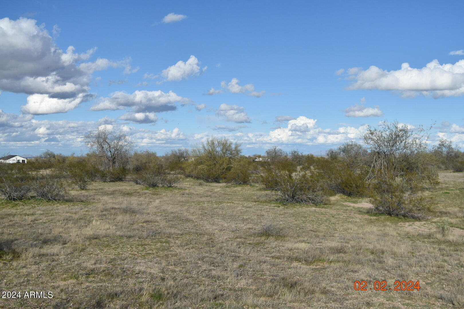 Summer sale of a 3 lot split~. People don't see it enough,, but this part of Maricopa has really nice views. This is beautiful property already split into 3 lots, saving you months of time in getting it split.  The land is very nice and level, and is very close to Oak Road, so it has excellent access.  Power is right at Oak as well!  If you have family members and want to have a small complex of your own, this would be perfect.  Seller will consider terms as well!  This is about as reasonable as you can find lots in Maricopa these days! Buy these and save and have a really nice space to exit to in the country!