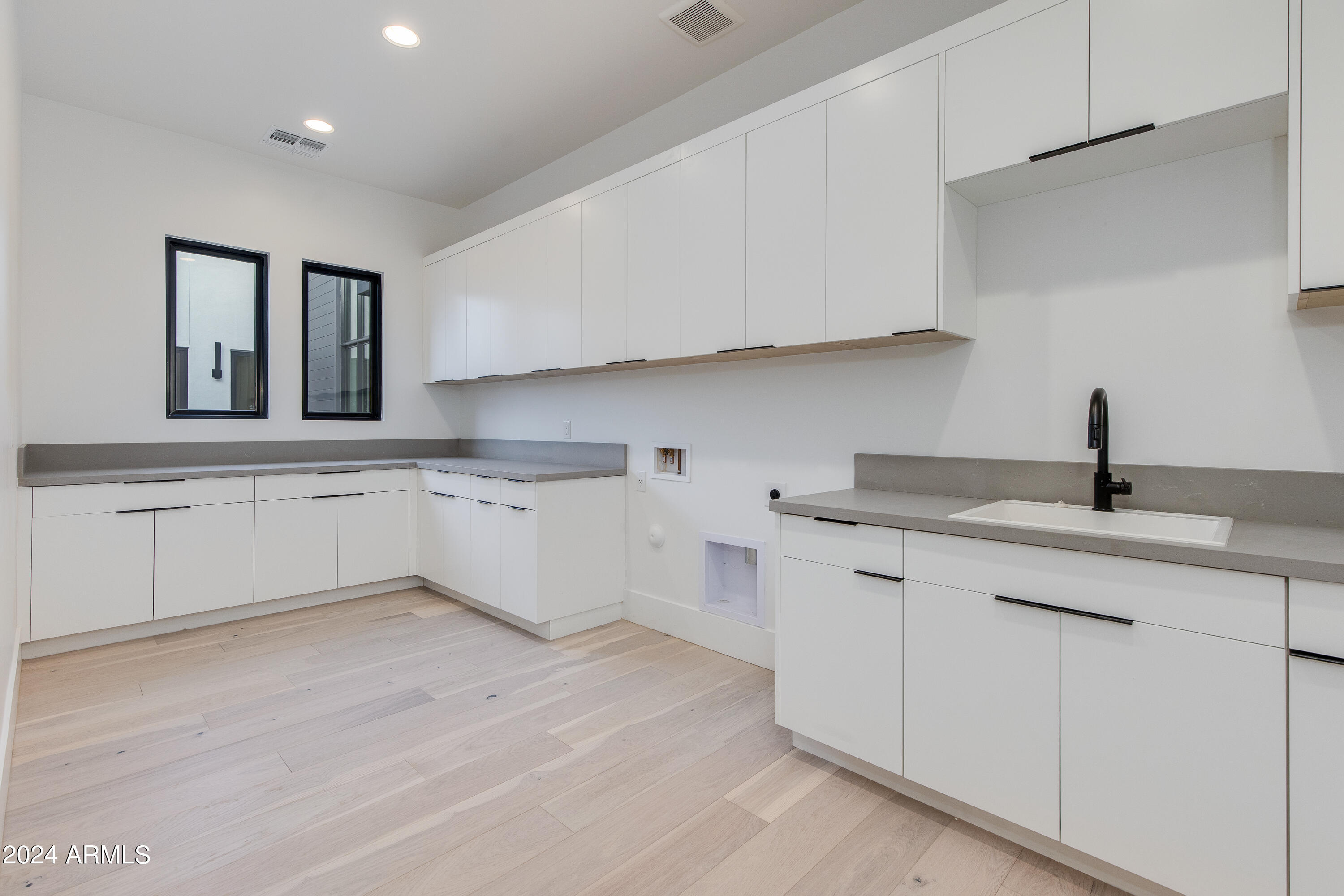 WHITCOMBS ROUNDUP RANCHOS - Residential