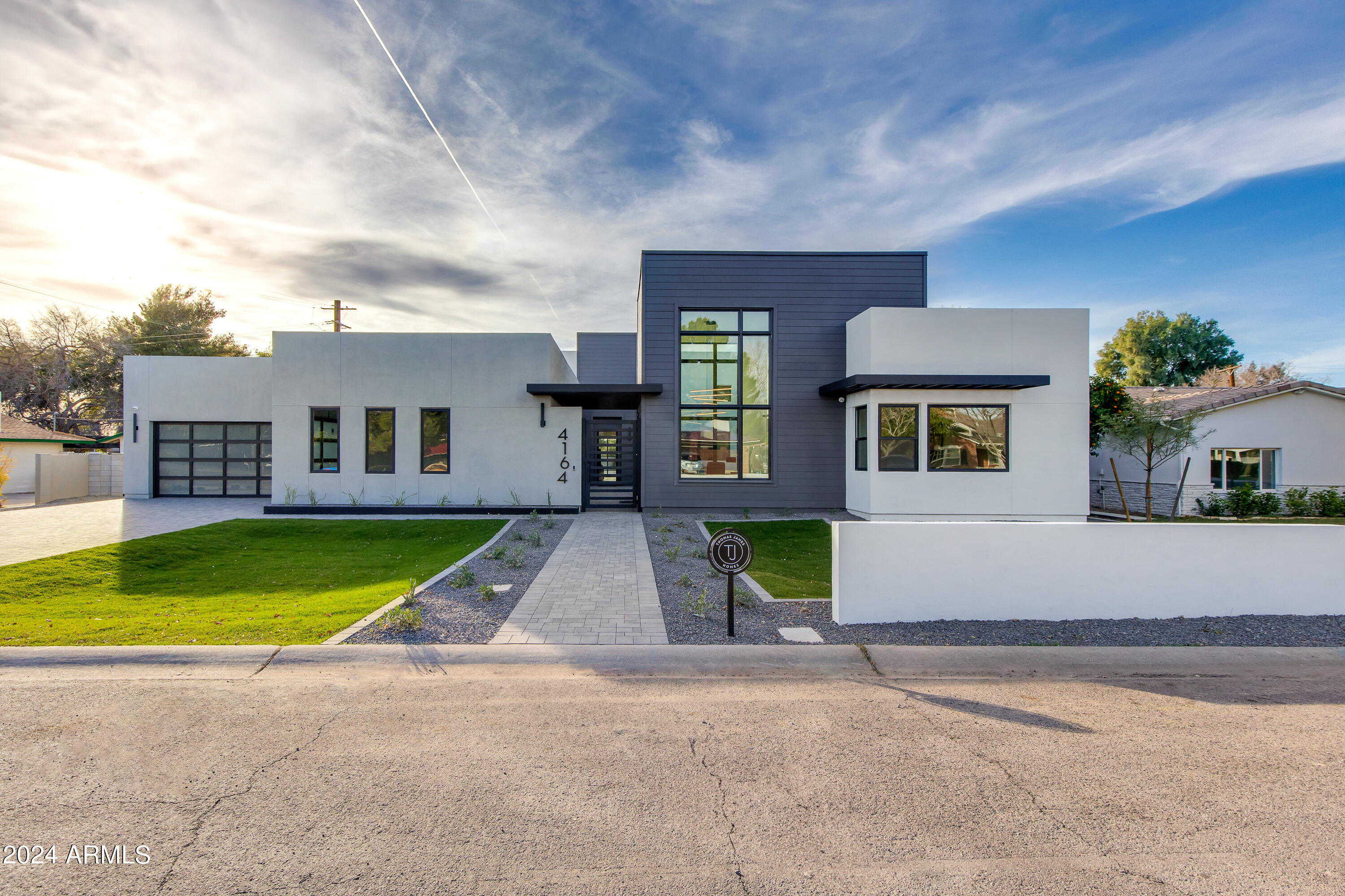 WHITCOMBS ROUNDUP RANCHOS - Residential