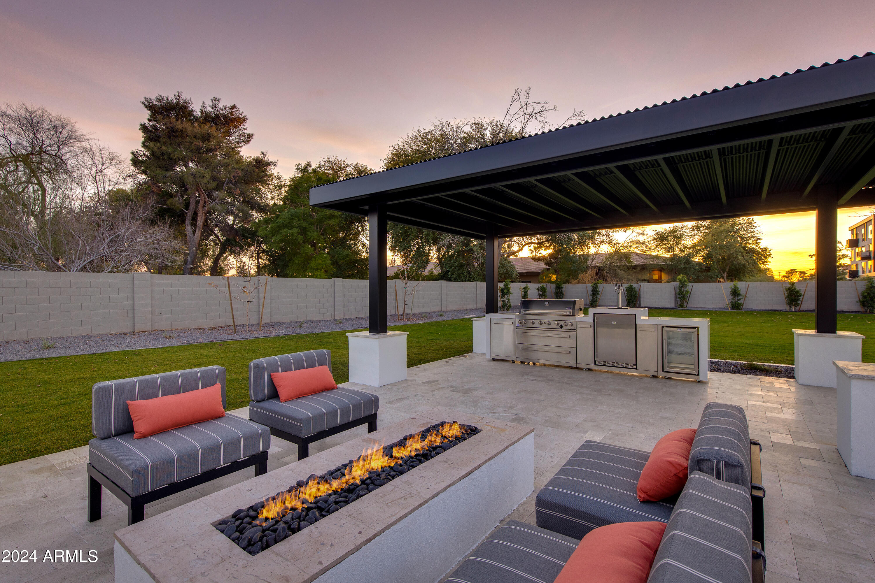 WHITCOMBS ROUNDUP RANCHOS - Residential