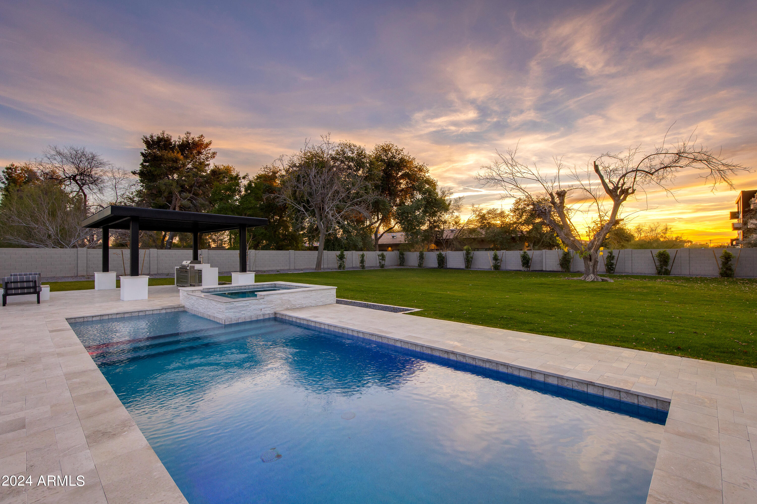 WHITCOMBS ROUNDUP RANCHOS - Residential