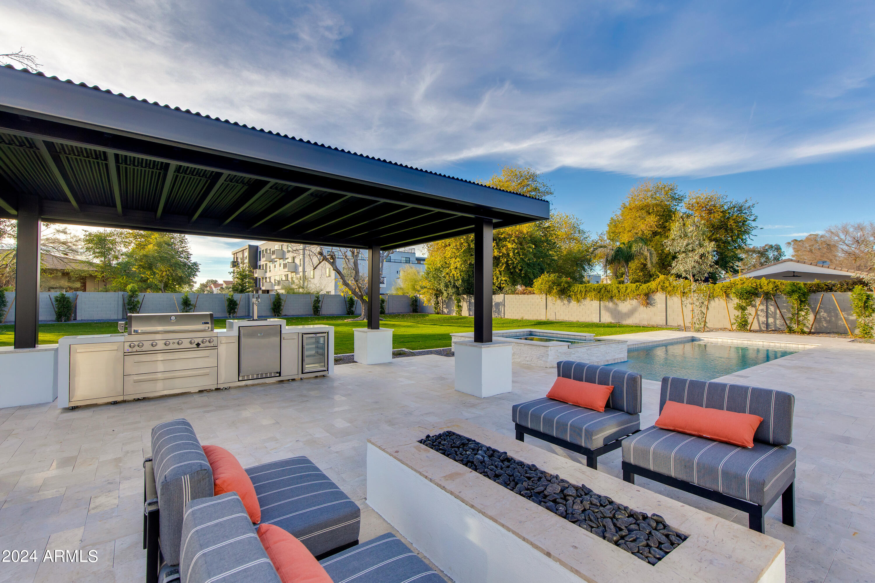 WHITCOMBS ROUNDUP RANCHOS - Residential