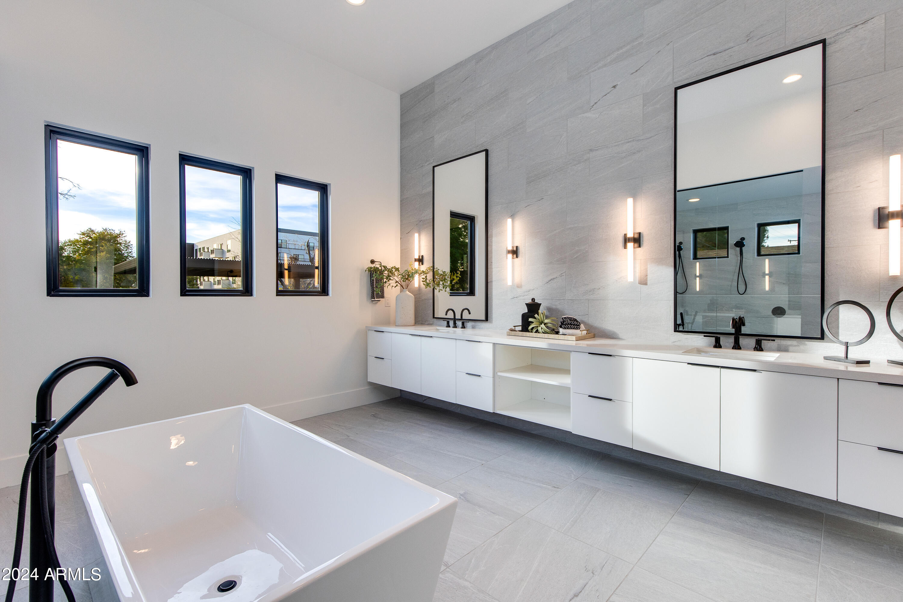 WHITCOMBS ROUNDUP RANCHOS - Residential