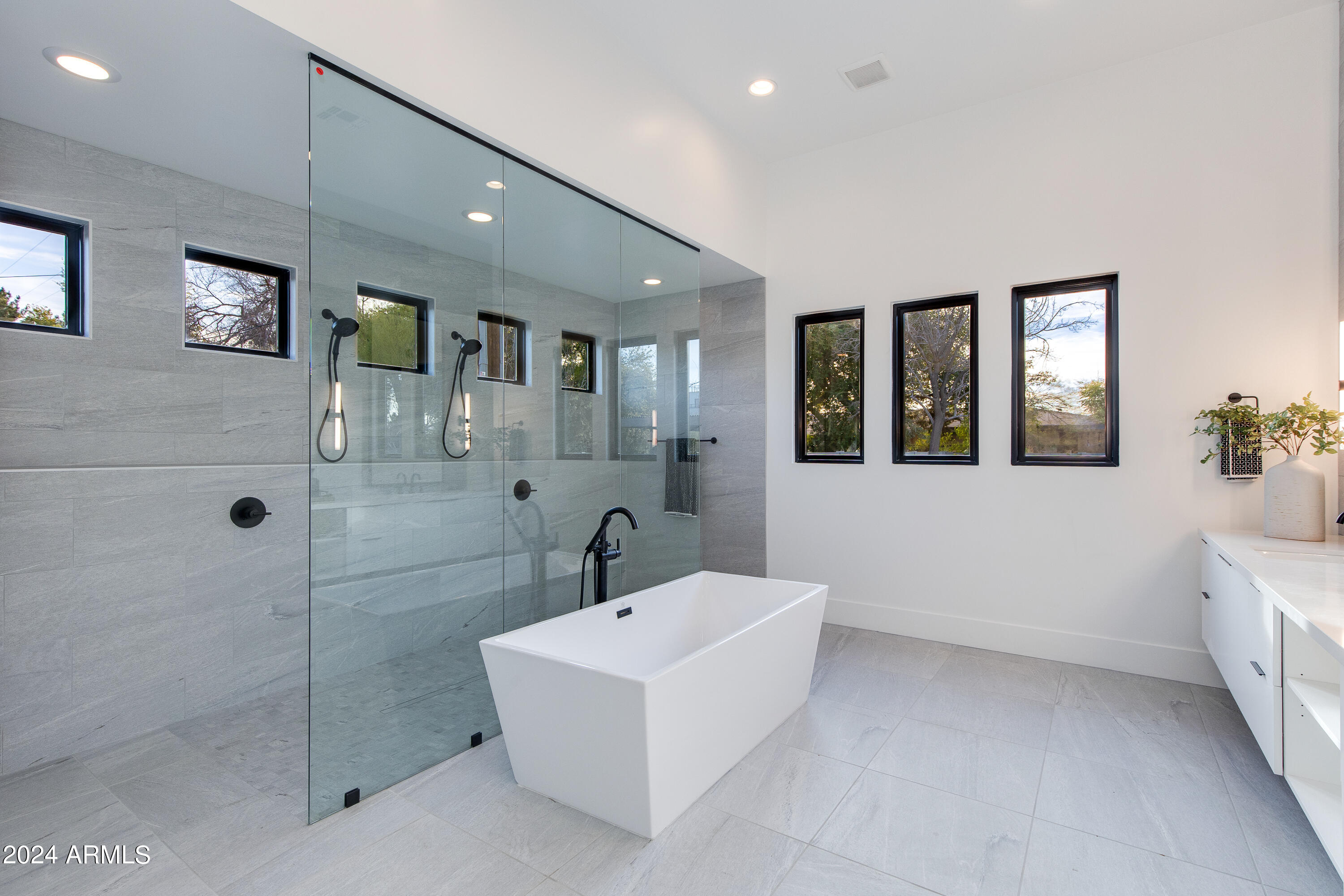 WHITCOMBS ROUNDUP RANCHOS - Residential