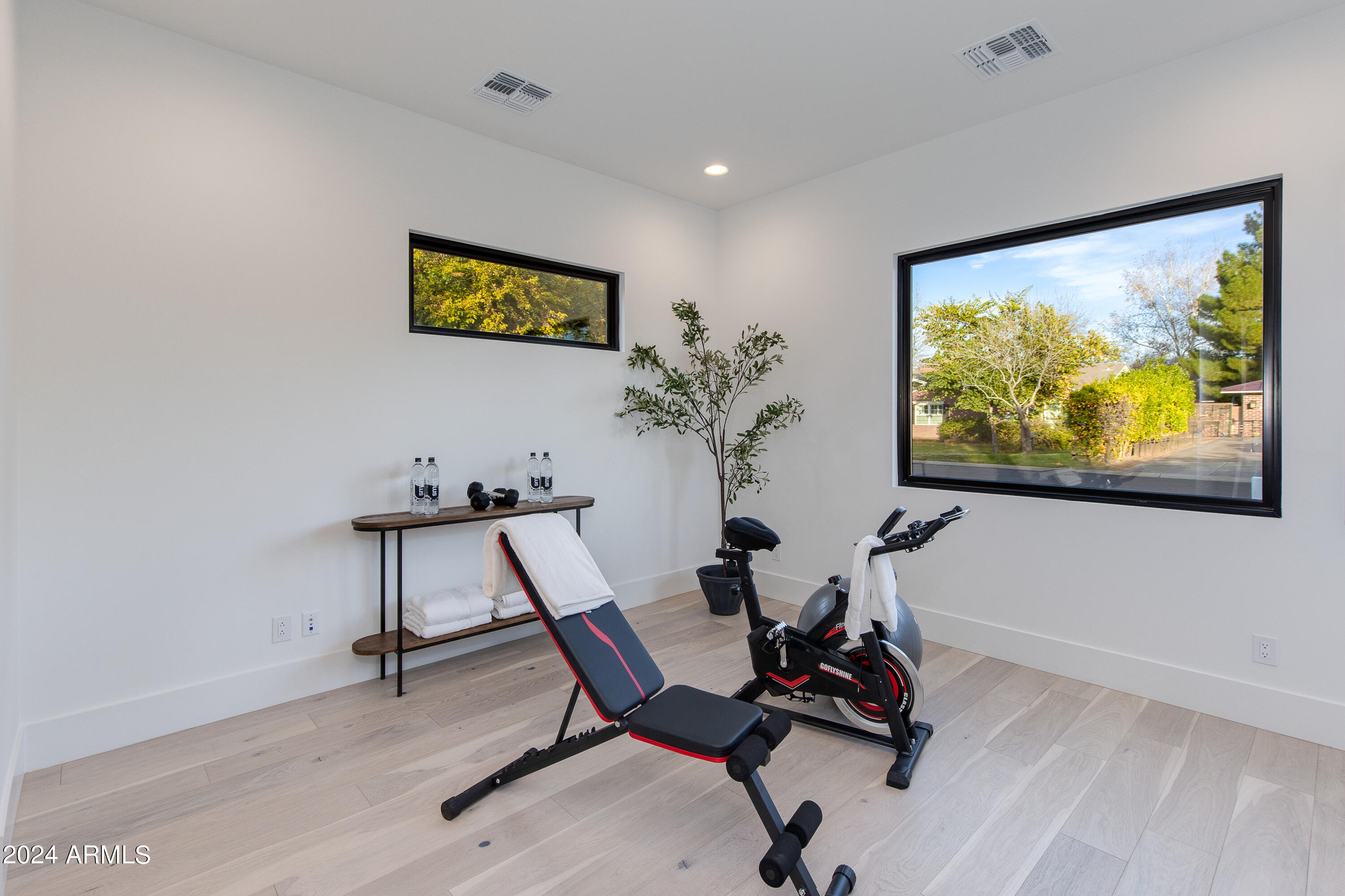 WHITCOMBS ROUNDUP RANCHOS - Residential