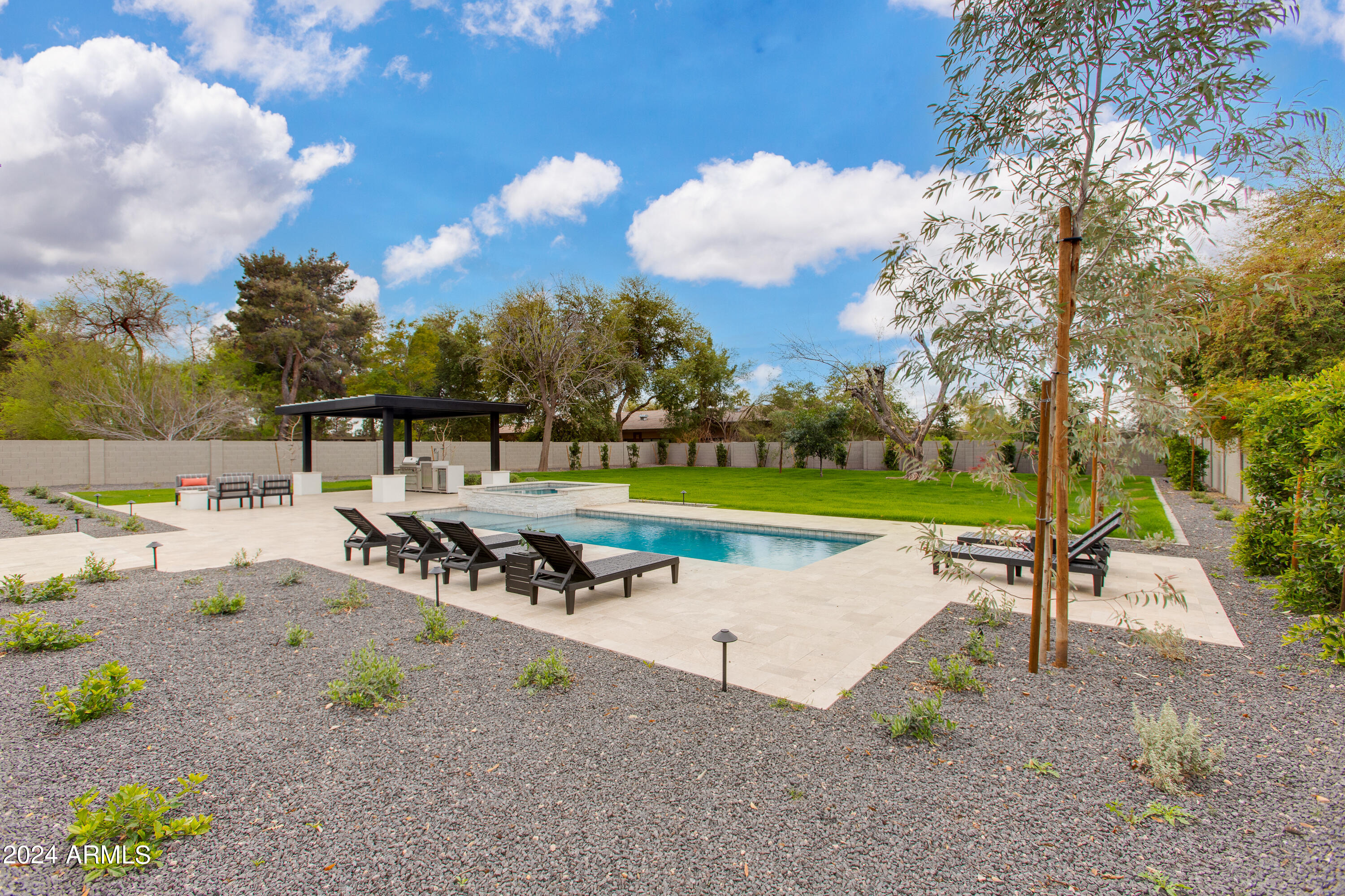 WHITCOMBS ROUNDUP RANCHOS - Residential