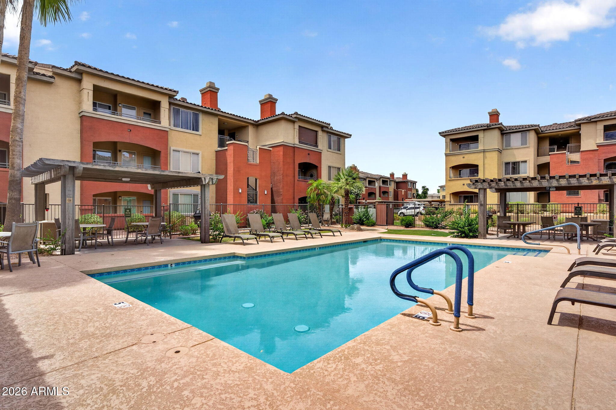 RED ROX CONDOMINIUM - Residential