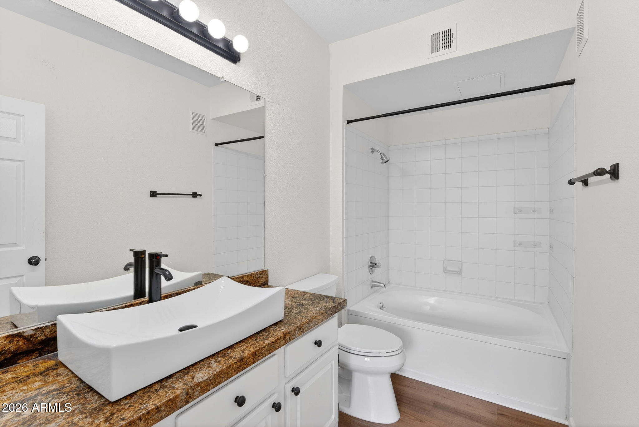 RED ROX CONDOMINIUM - Residential