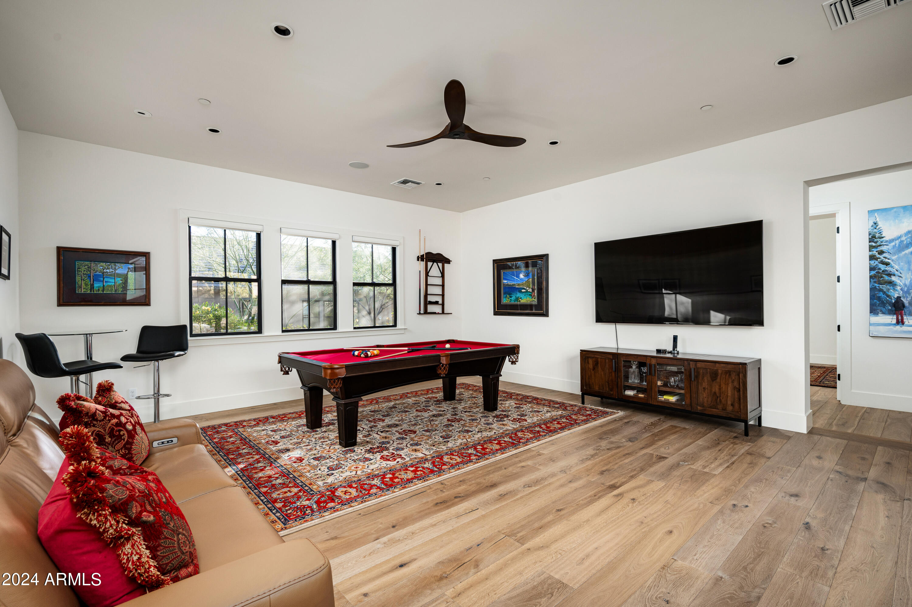 WHITE HORSE - Residential