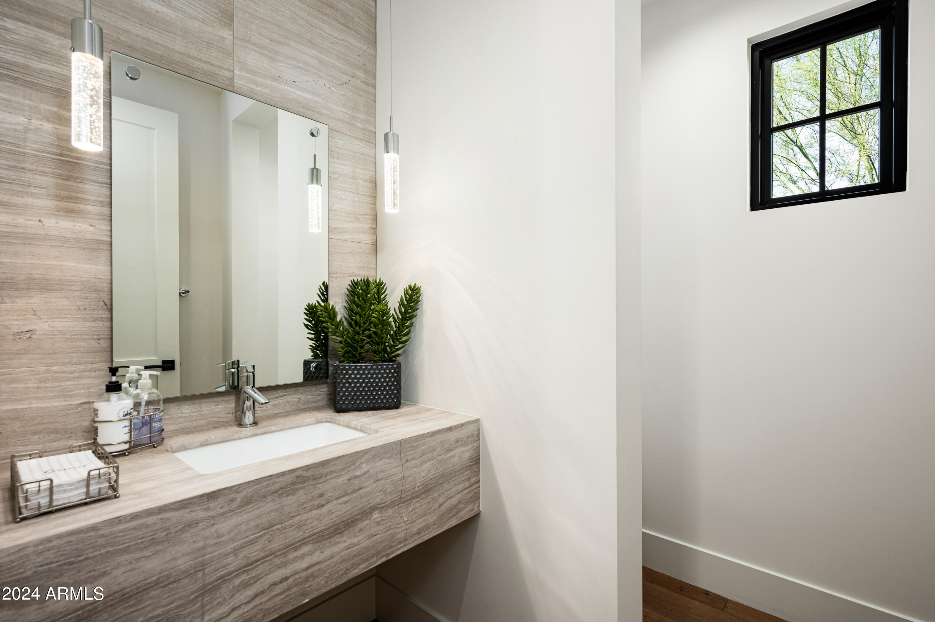 WHITE HORSE - Residential
