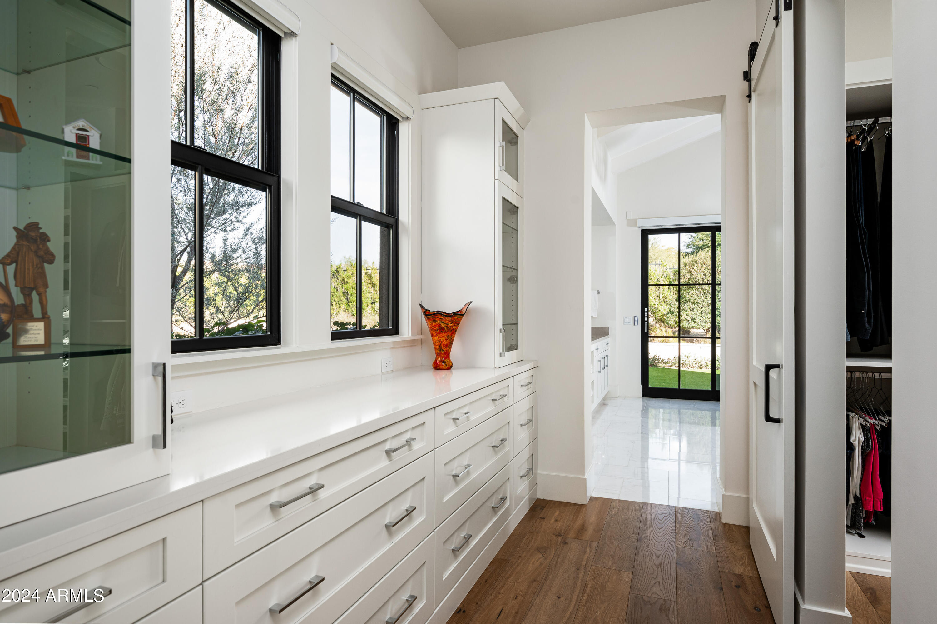 WHITE HORSE - Residential