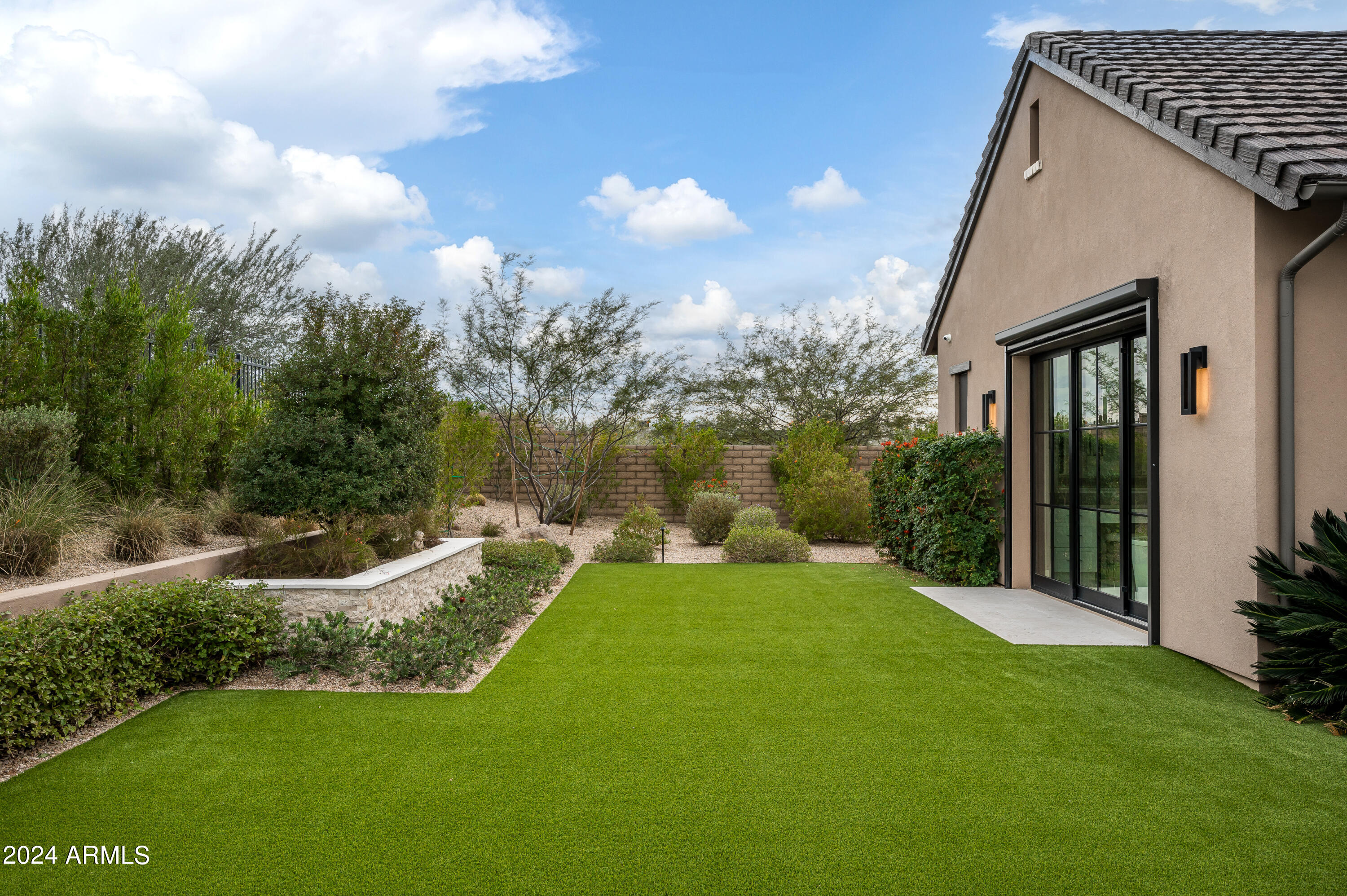 WHITE HORSE - Residential