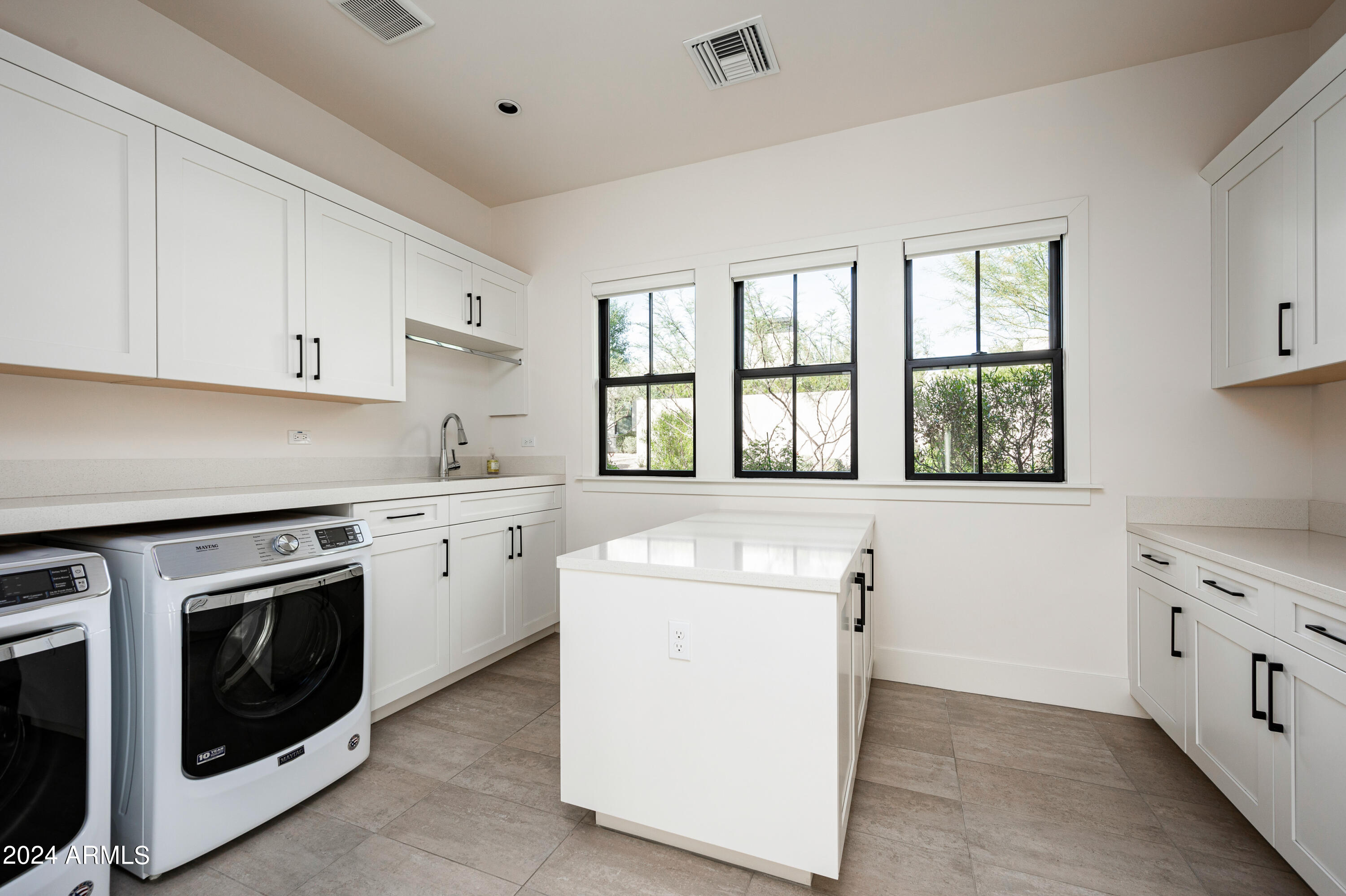 WHITE HORSE - Residential