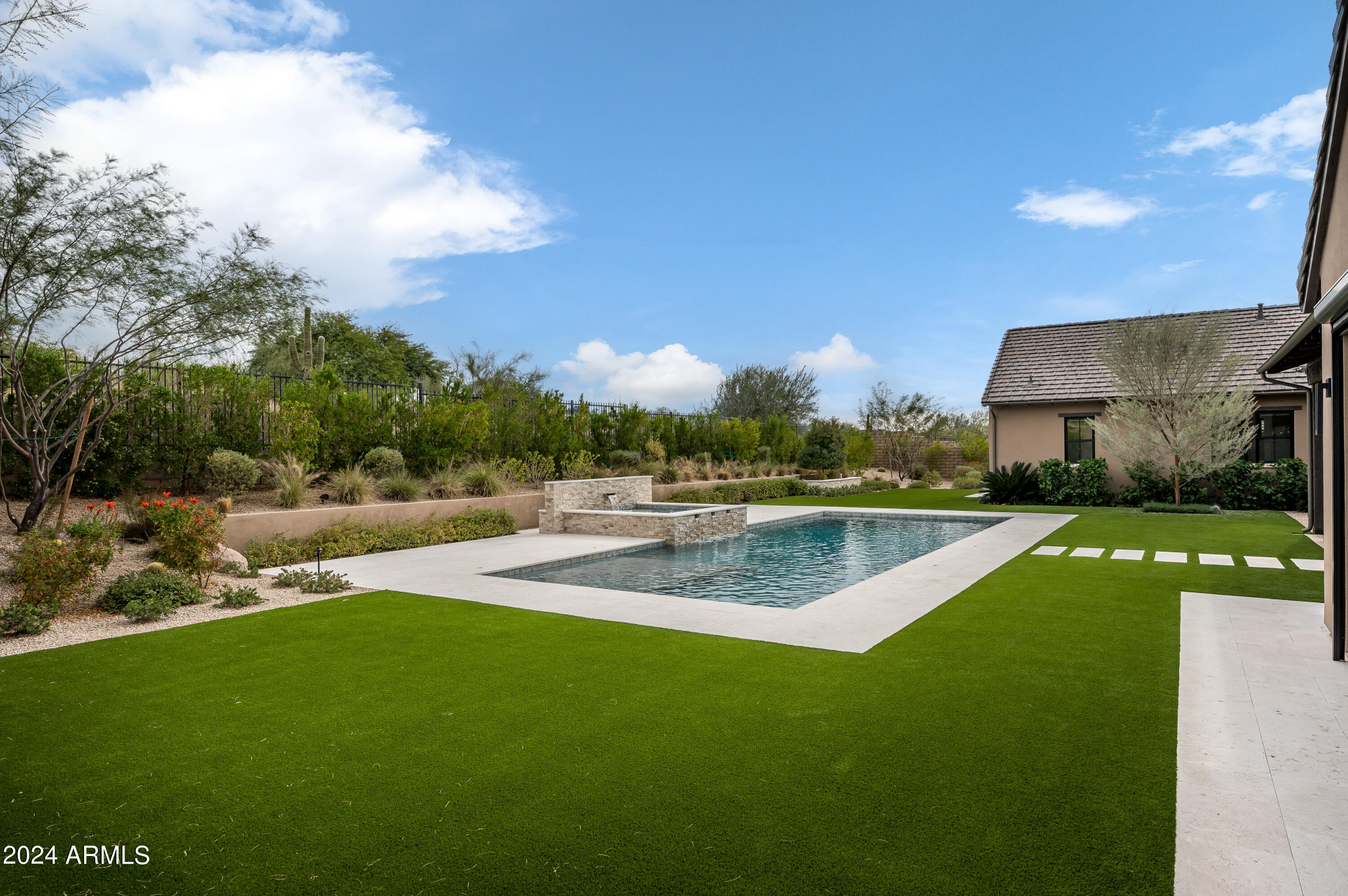 WHITE HORSE - Residential