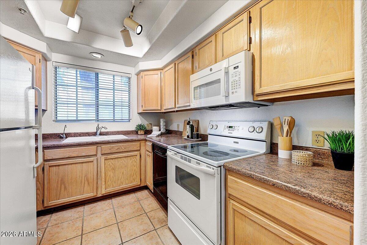 CASABELLA CONDOMINIUMS - Residential