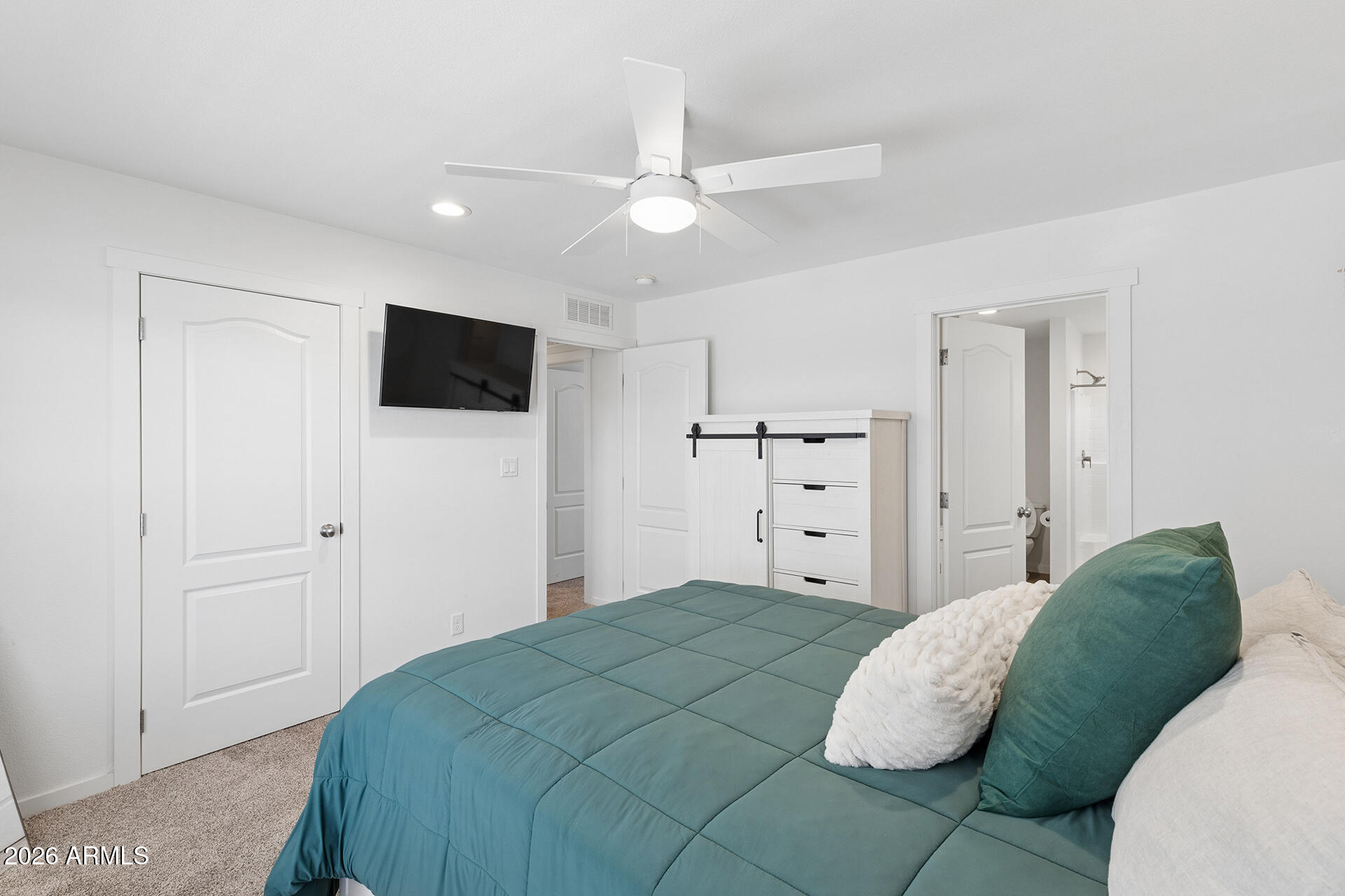 S3 T1N R5E Q33 - Residential