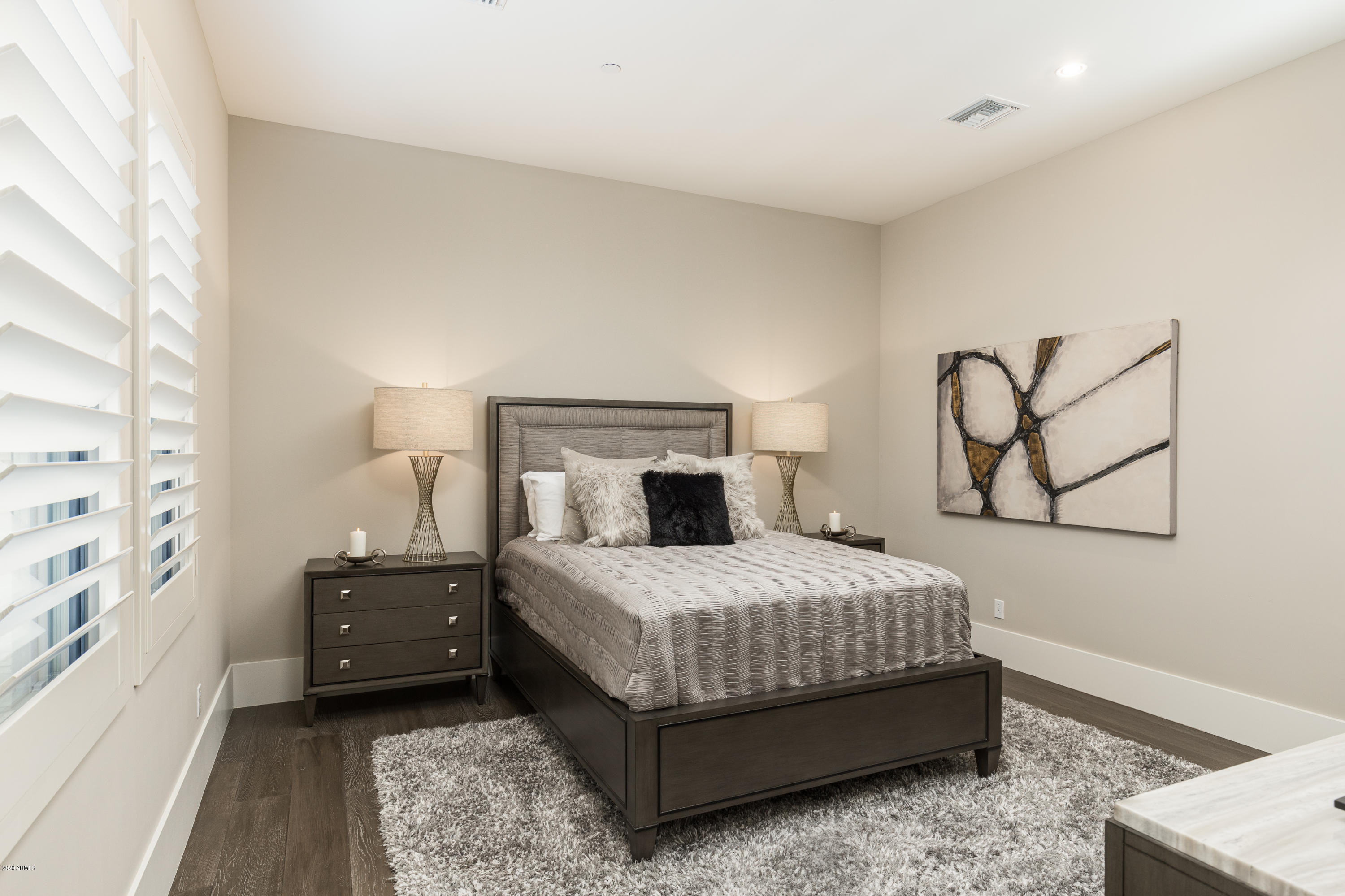 WHITE HORSE - Residential