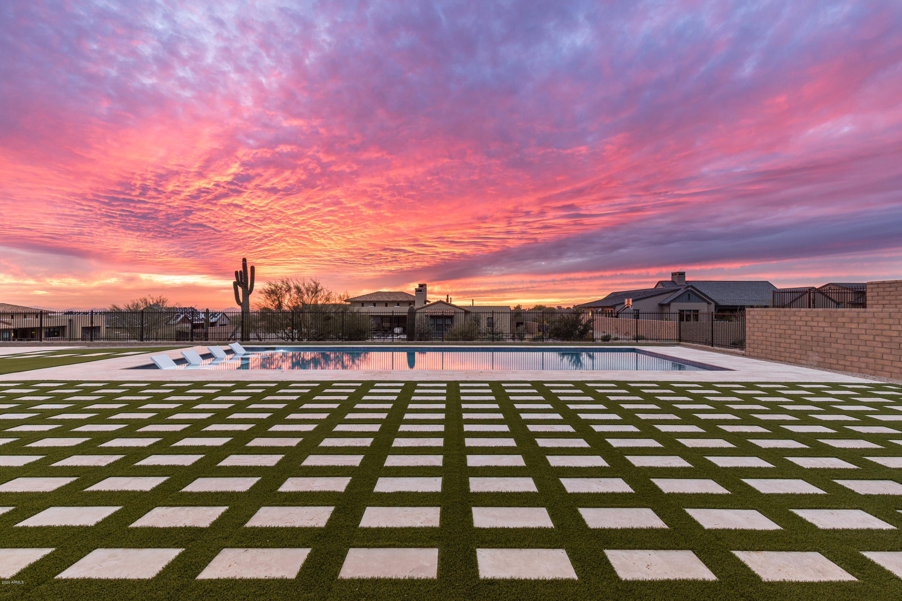 WHITE HORSE - Residential
