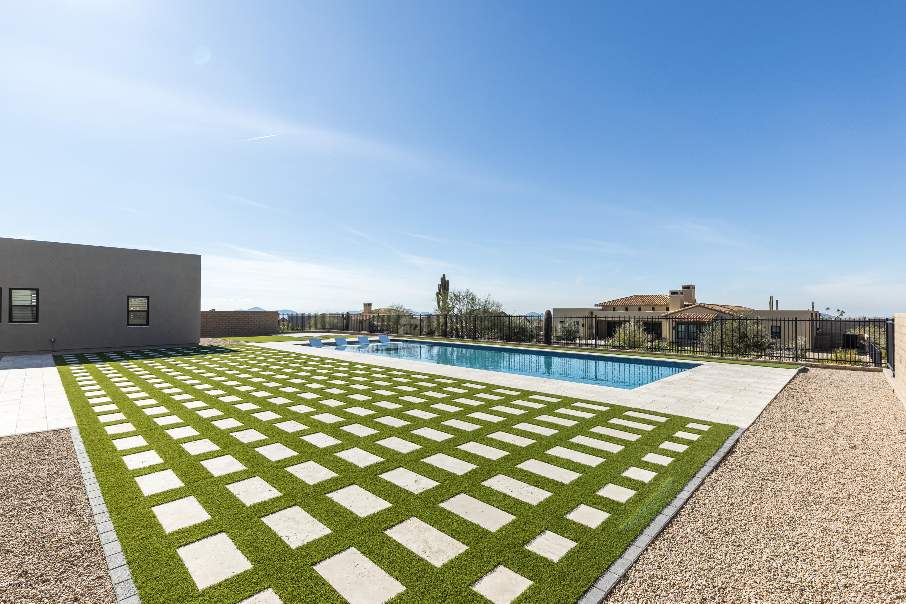 WHITE HORSE - Residential