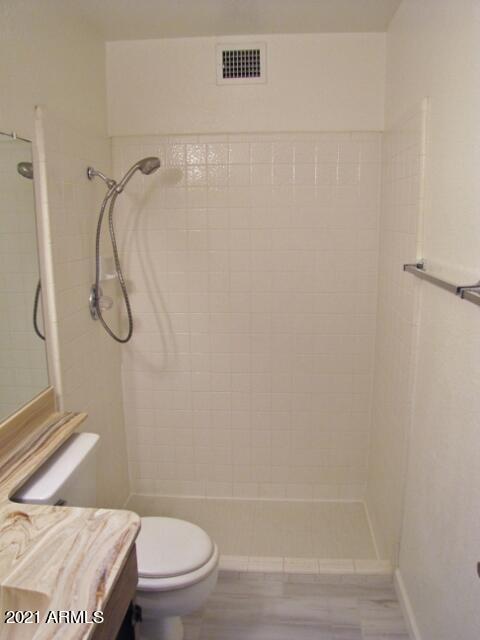 QUAIL HOLLOW - Residential Lease