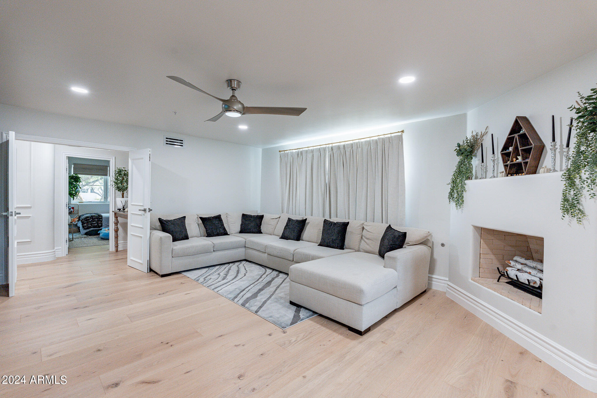 EQUESTRIAN MANOR UNIT 2 AMD - Residential