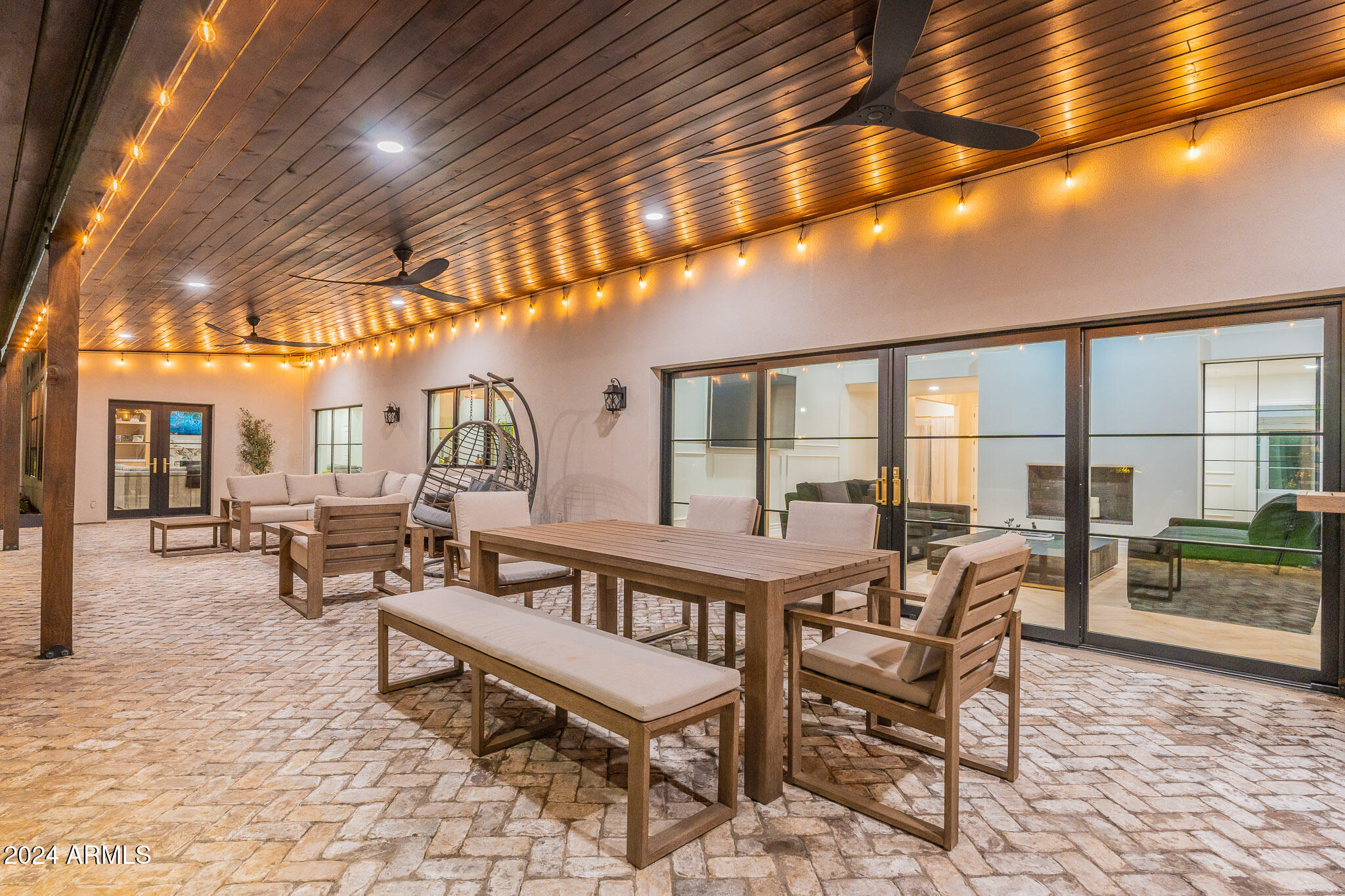 EQUESTRIAN MANOR UNIT 2 AMD - Residential