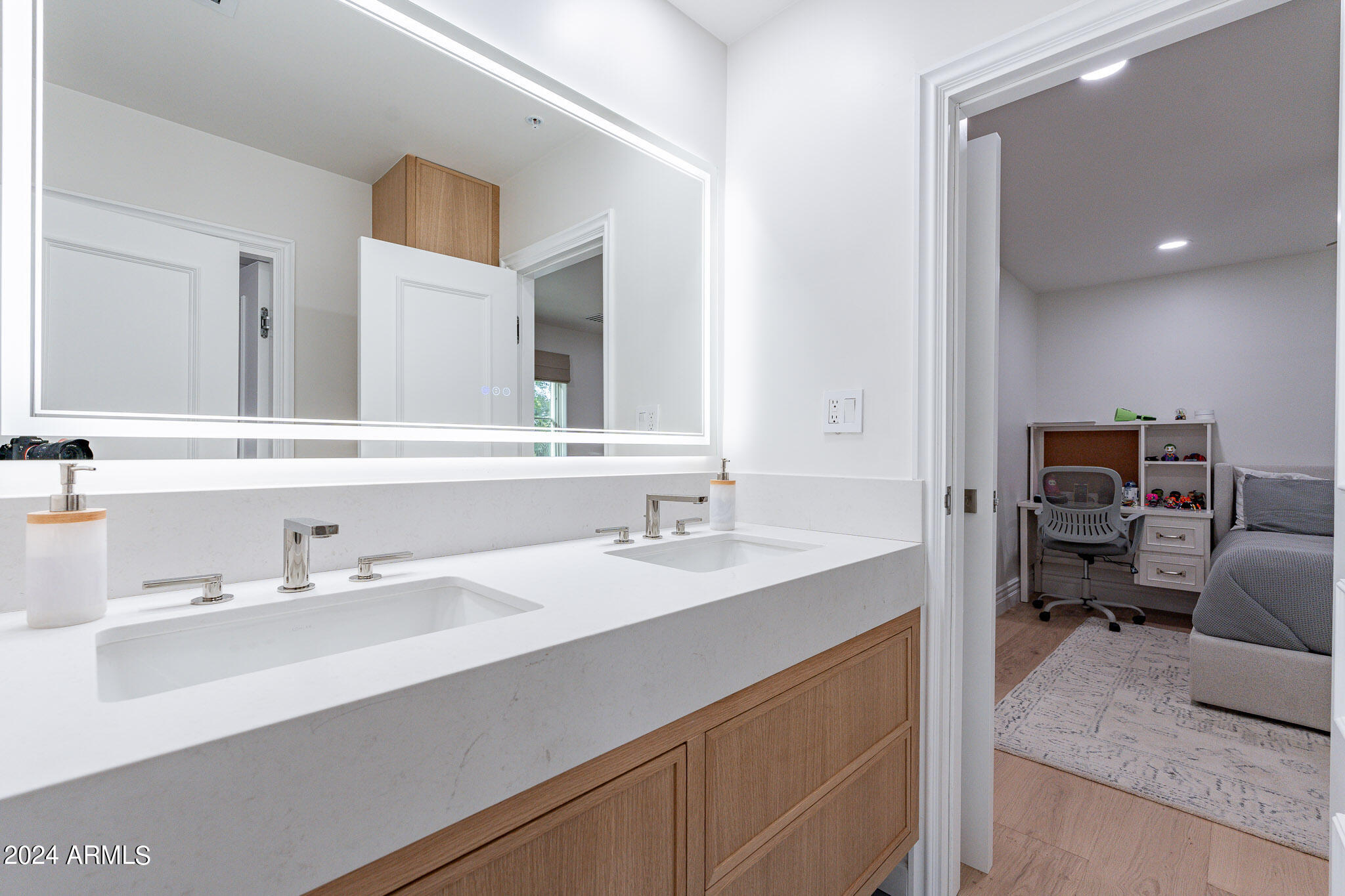 EQUESTRIAN MANOR UNIT 2 AMD - Residential