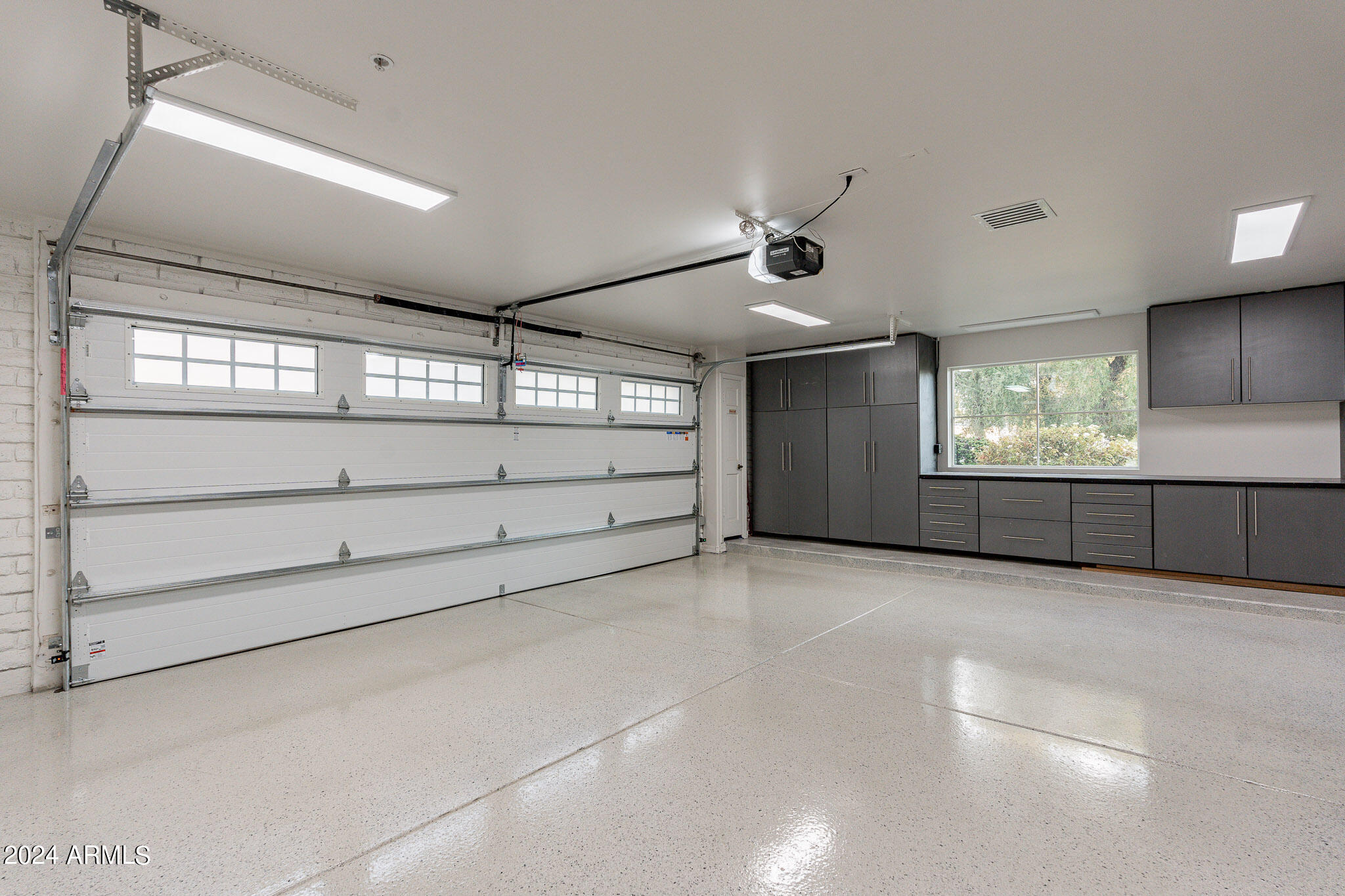 EQUESTRIAN MANOR UNIT 2 AMD - Residential