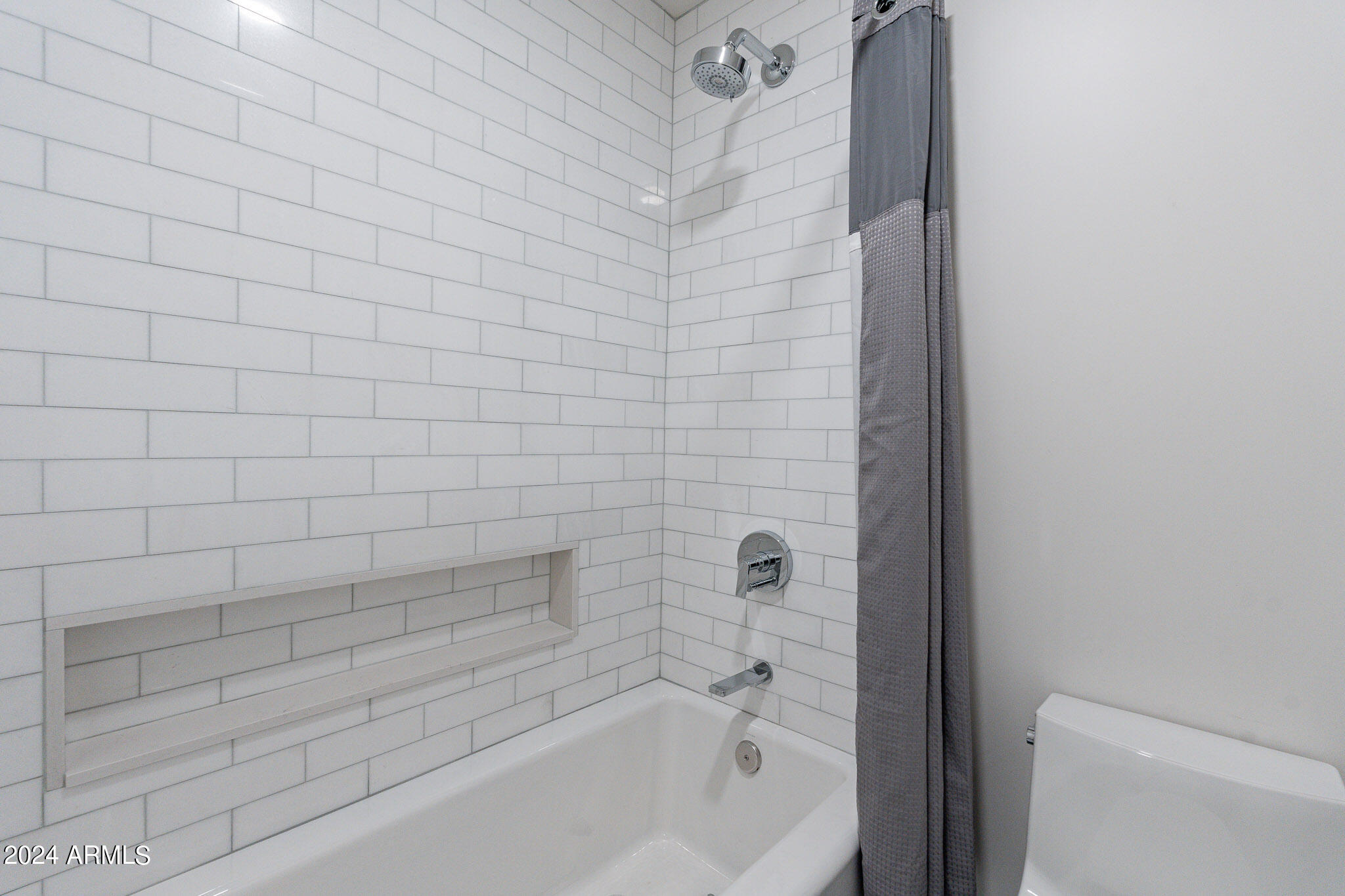 EQUESTRIAN MANOR UNIT 2 AMD - Residential