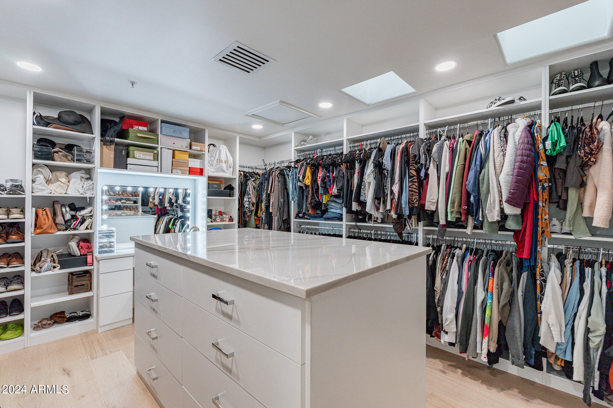 EQUESTRIAN MANOR UNIT 2 AMD - Residential