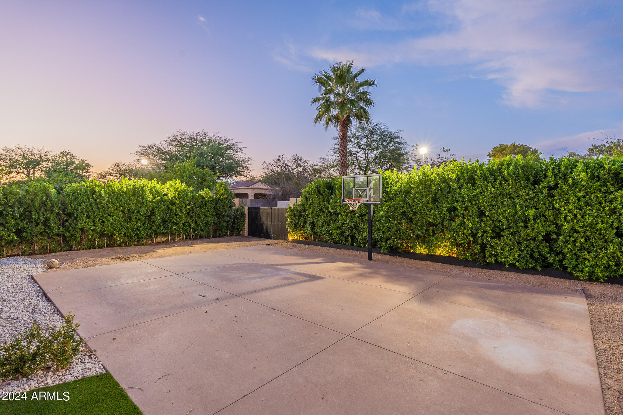 EQUESTRIAN MANOR UNIT 2 AMD - Residential