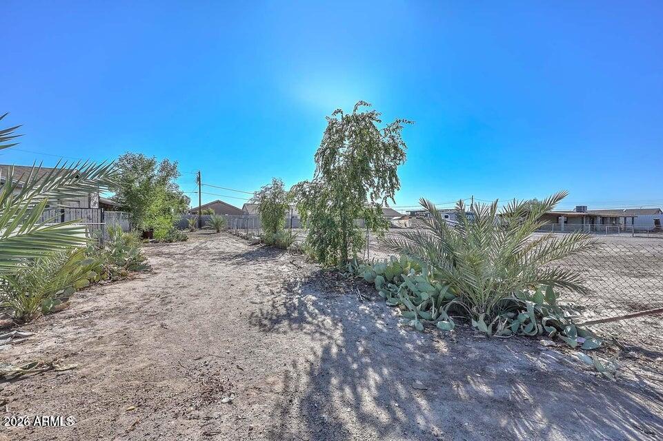 Fantastic opportunity to build multi-unit property or your home. This lot is Zone R-4, close to shopping and easy access to i-10 & I -17 Freeways. Seller may carry with 30% down payment.