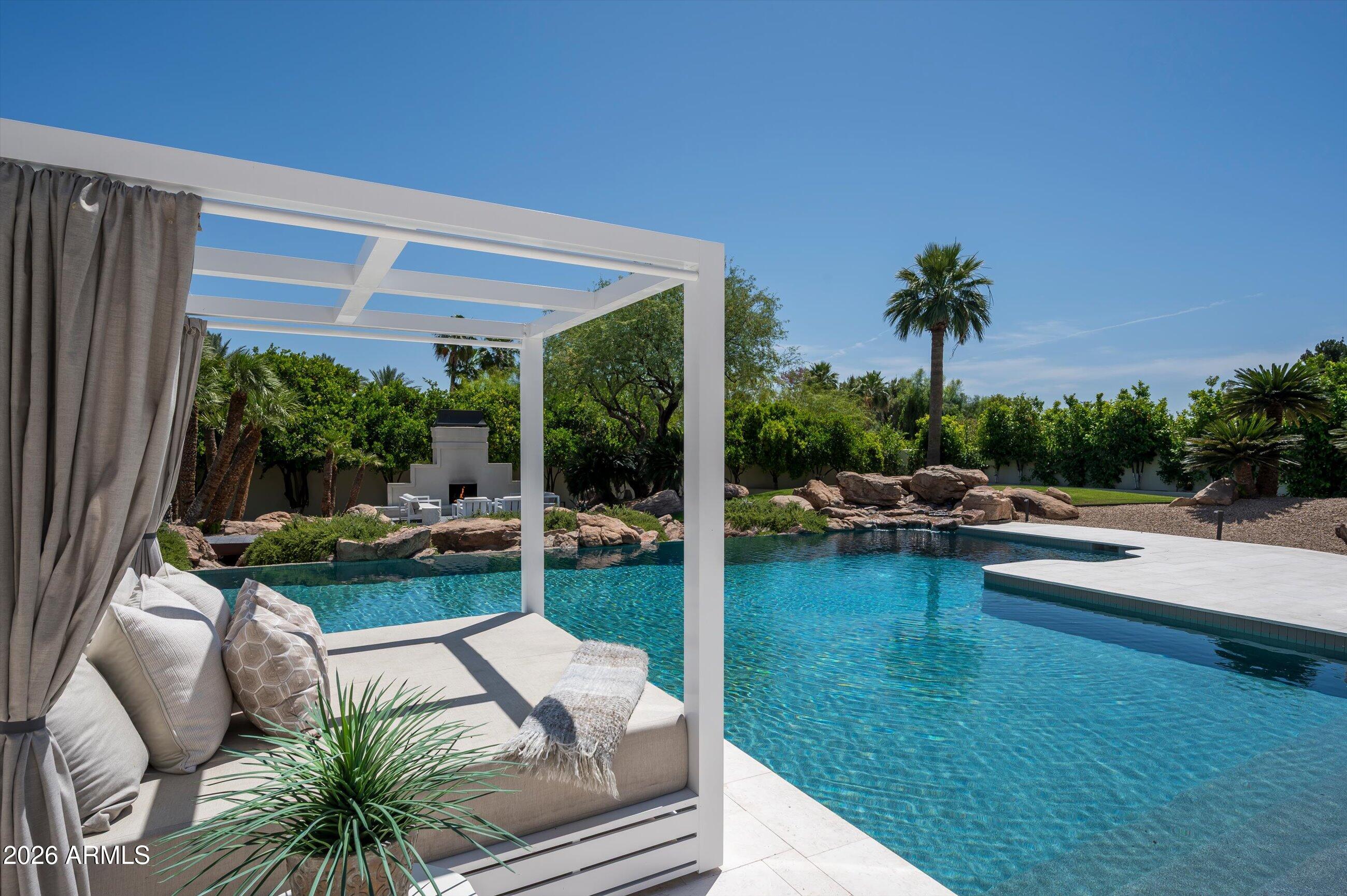 CAMELBACK COUNTRY ESTATES - Residential