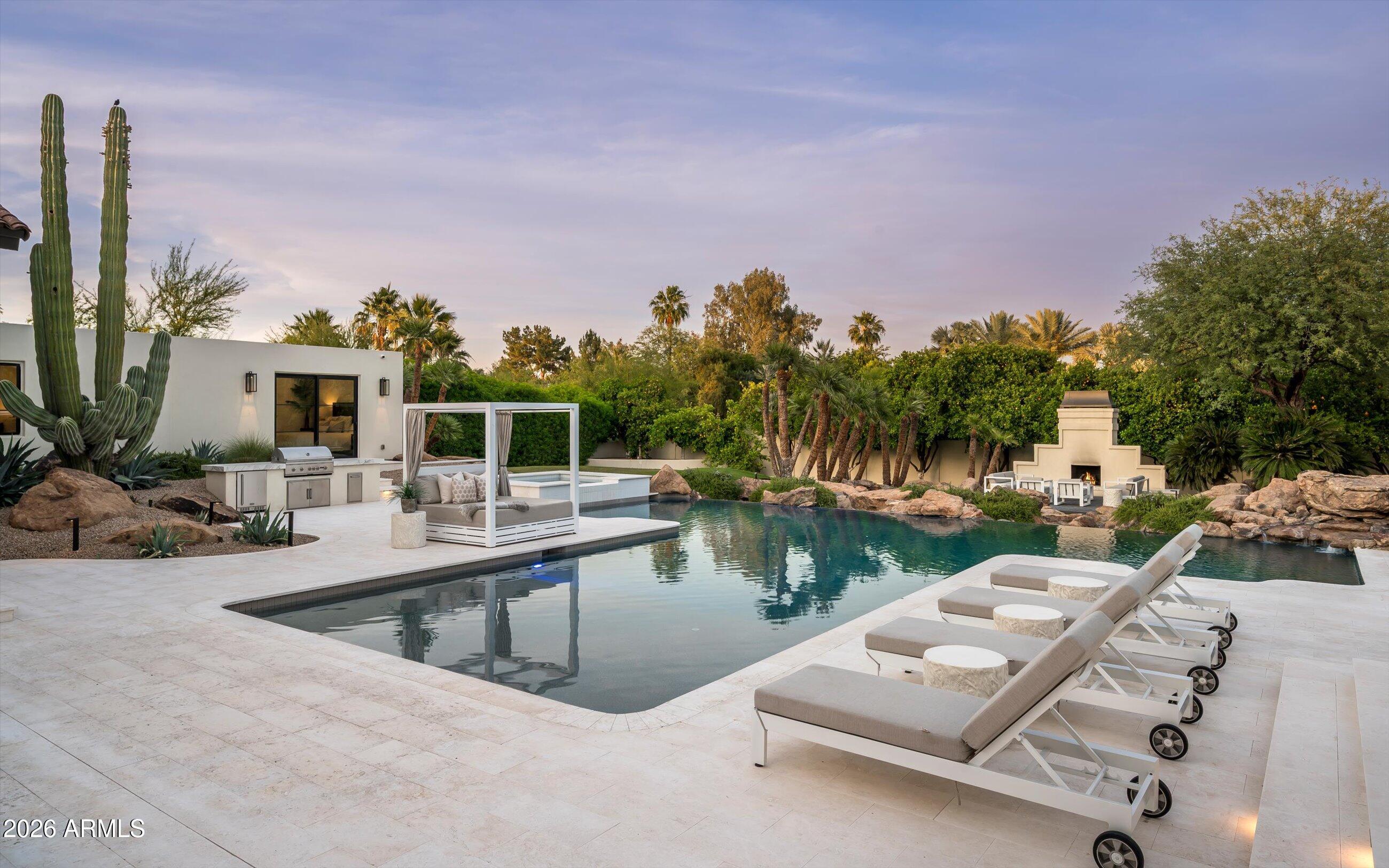 CAMELBACK COUNTRY ESTATES - Residential