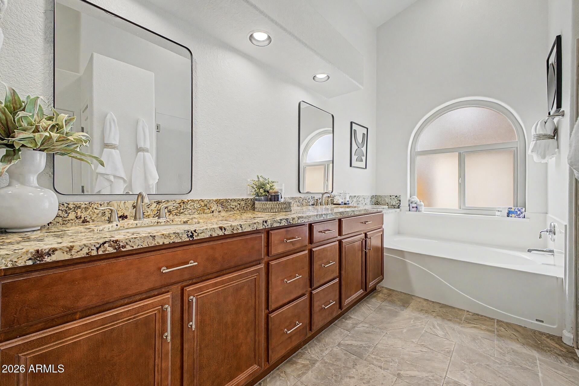 OAKWOOD LAKES - Residential