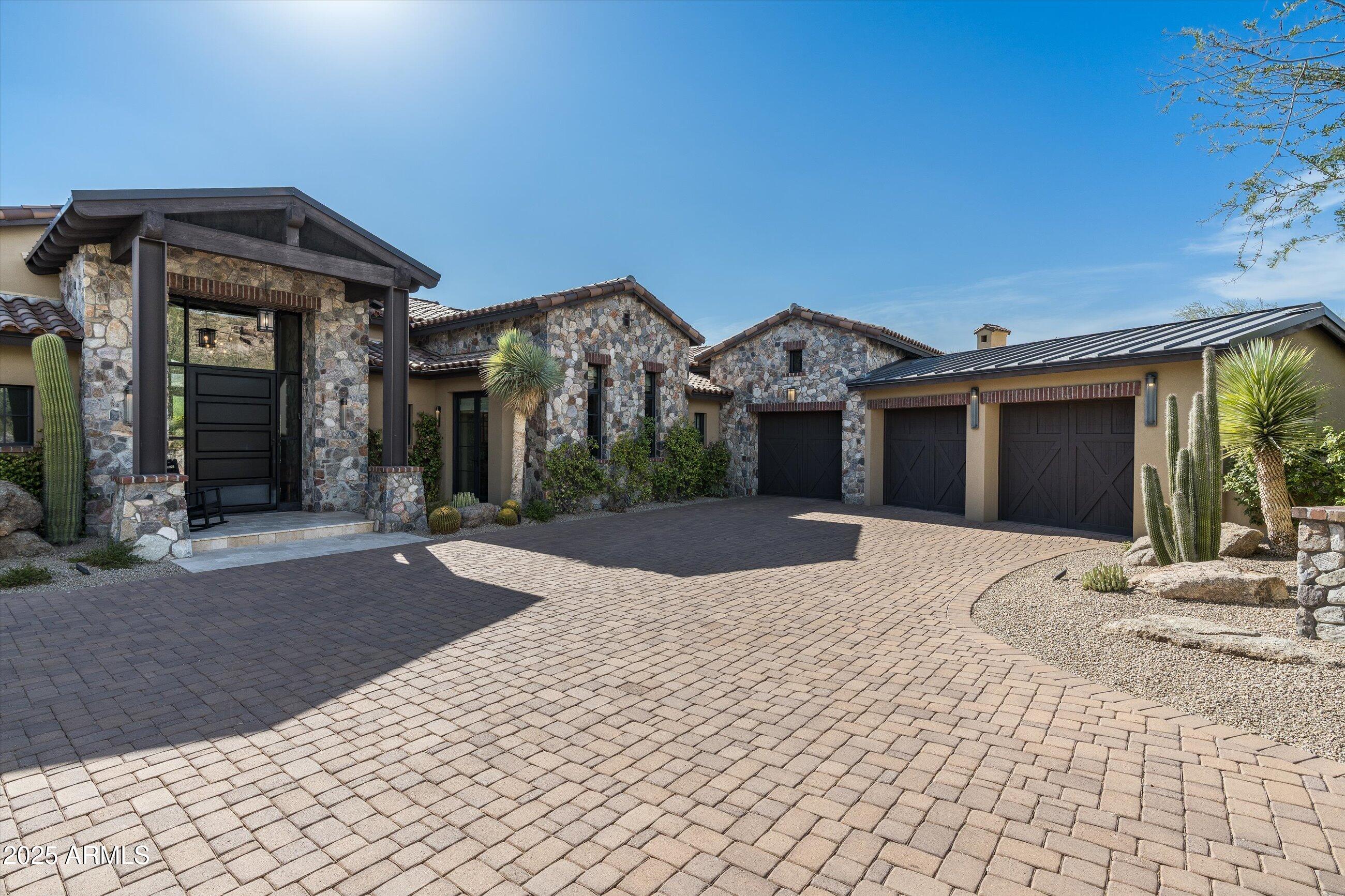 ESTANCIA - Residential