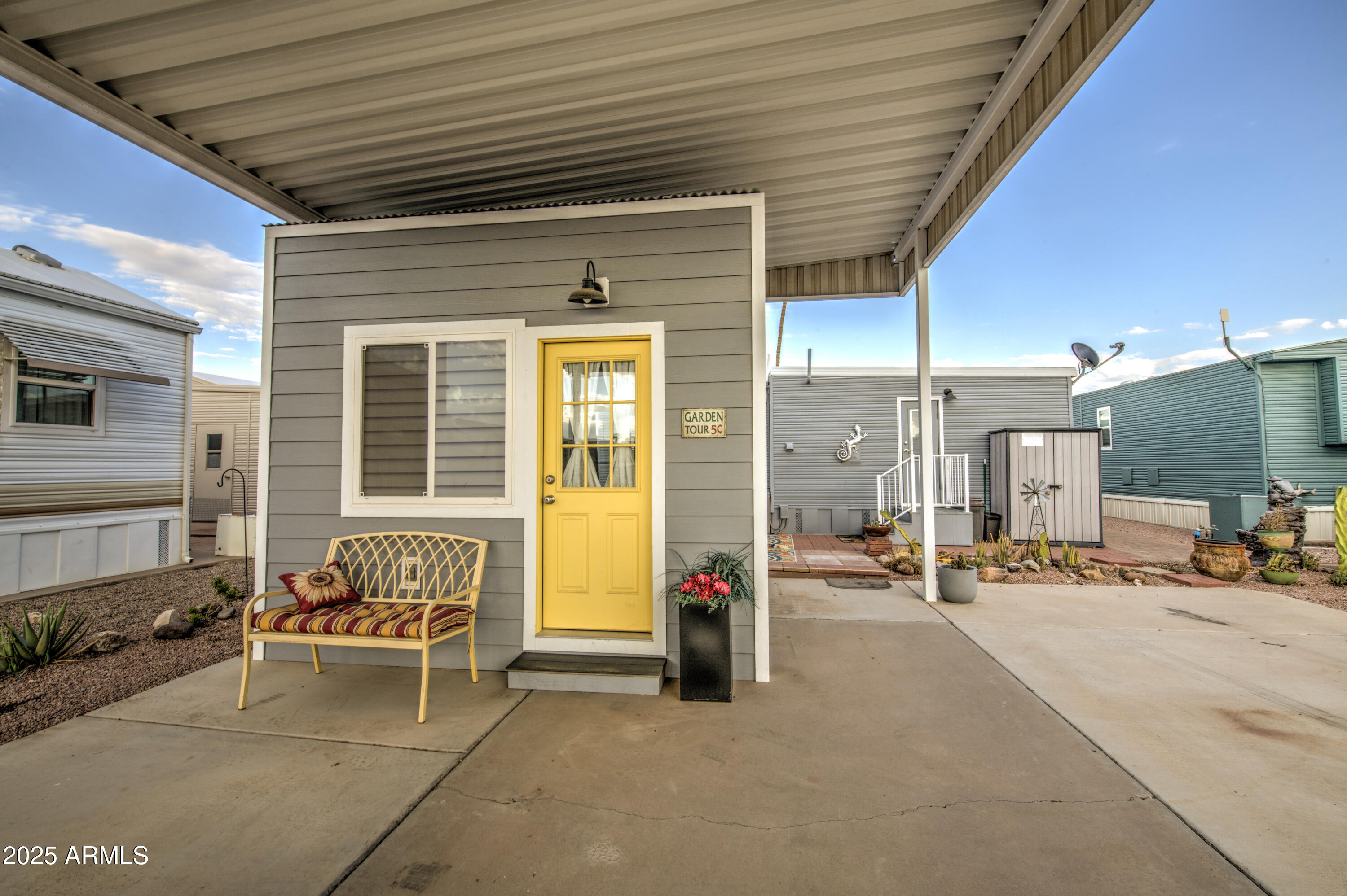 CARRIAGE MANOR RV RESORT - Land