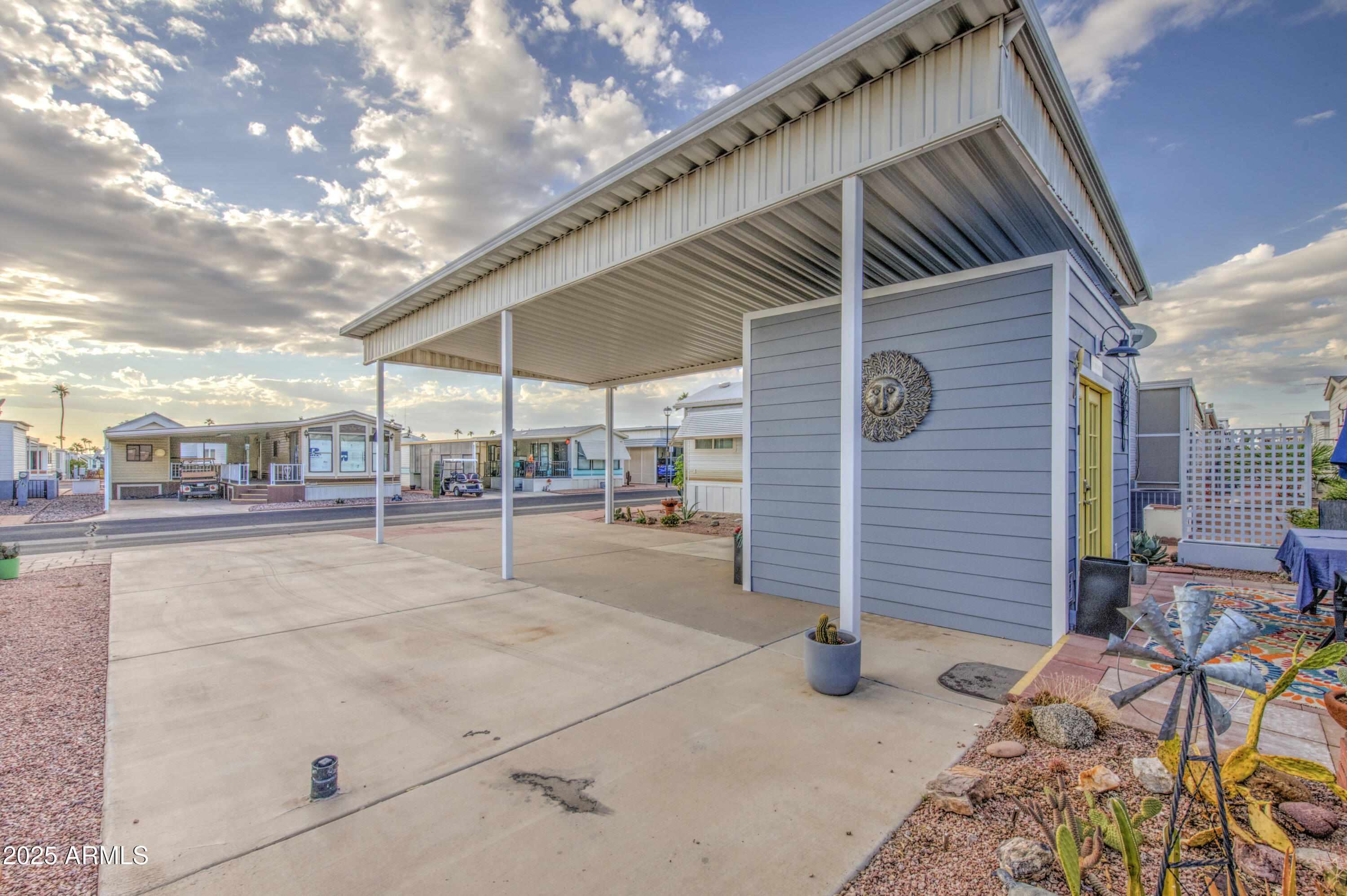 CARRIAGE MANOR RV RESORT - Land