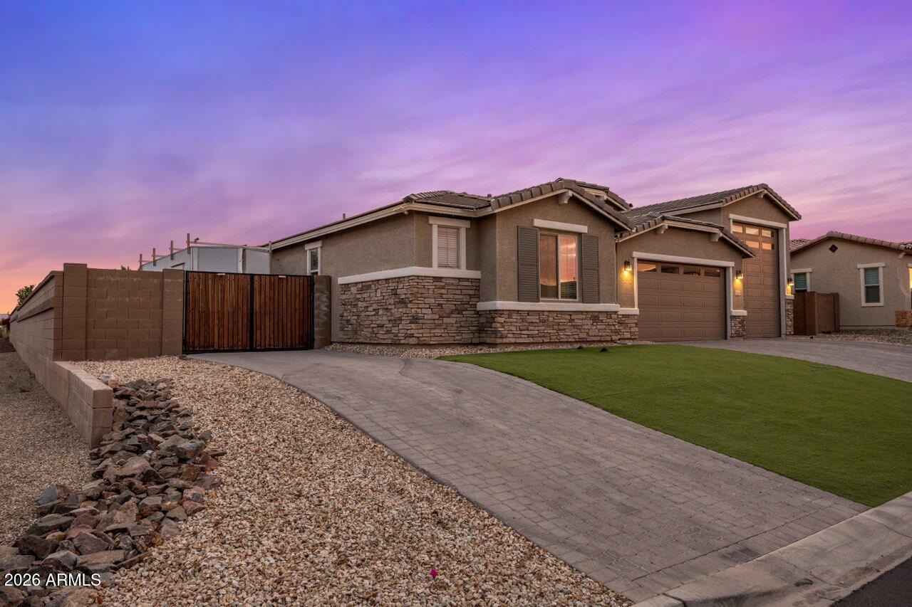 FALCON VIEW - Residential