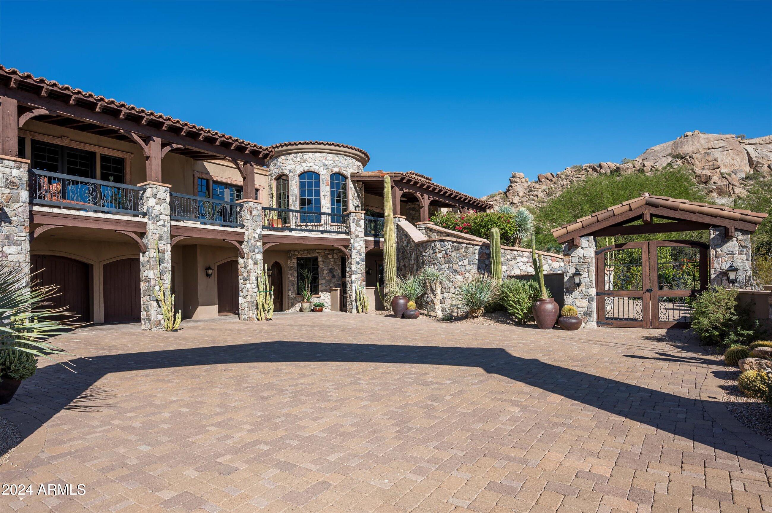 ESTANCIA - Residential