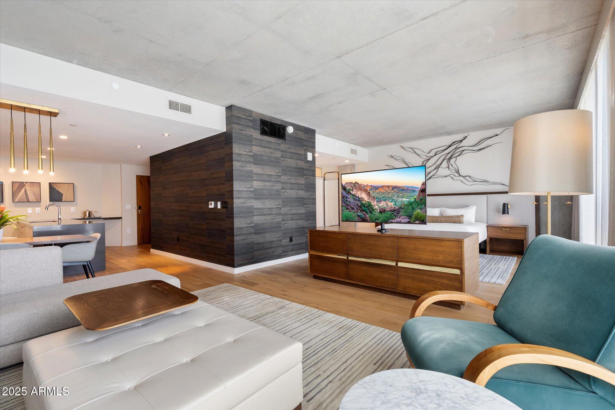 MOUNTAIN SHADOWS RESORT - Residential