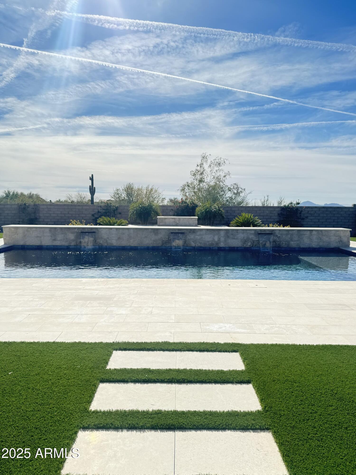 WHITE HORSE - Residential