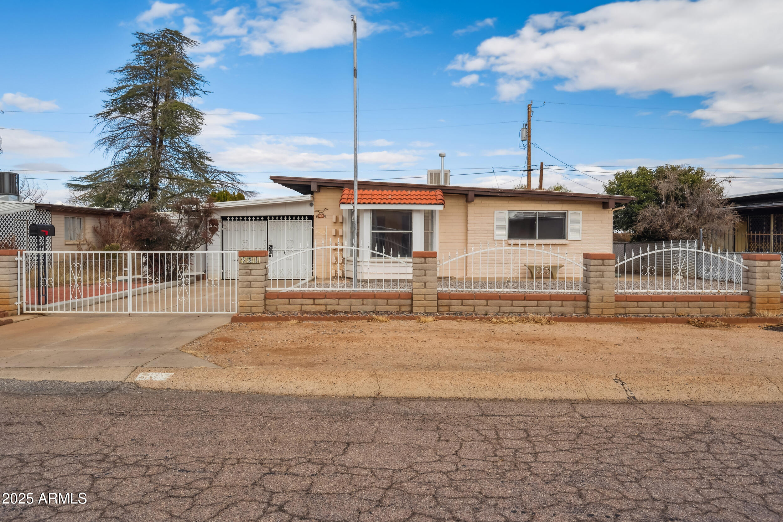 Come check out this cozy 2-bedroom, 1-bathroom home that offers 1,013 sq ft of living space, plenty of extra storage space, a screened in patio, and a very easy-to-maintain front and back yard.  Don't miss out on this beautiful lot!