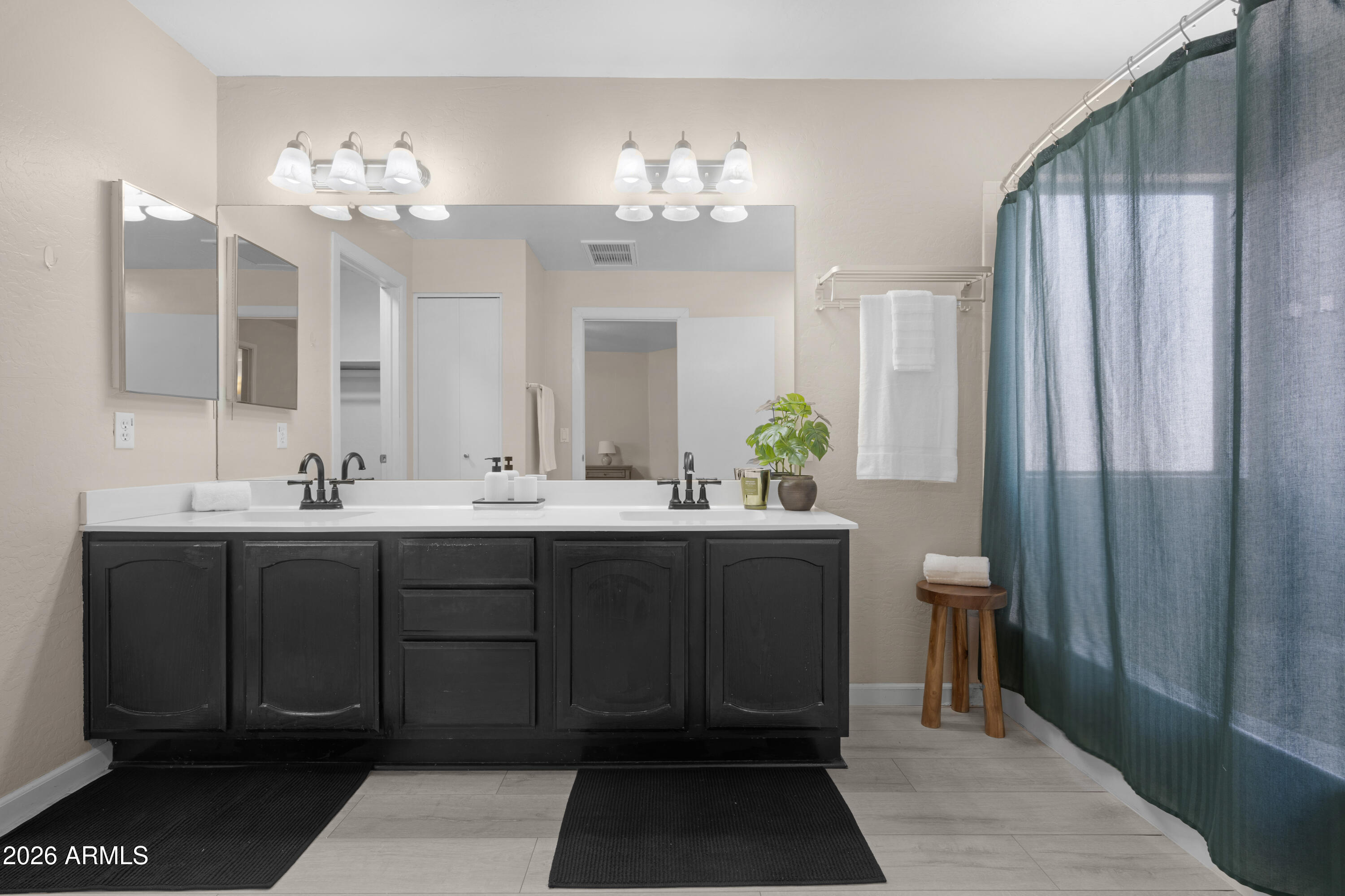 ESQUIRE VILLAGE AMD - Residential
